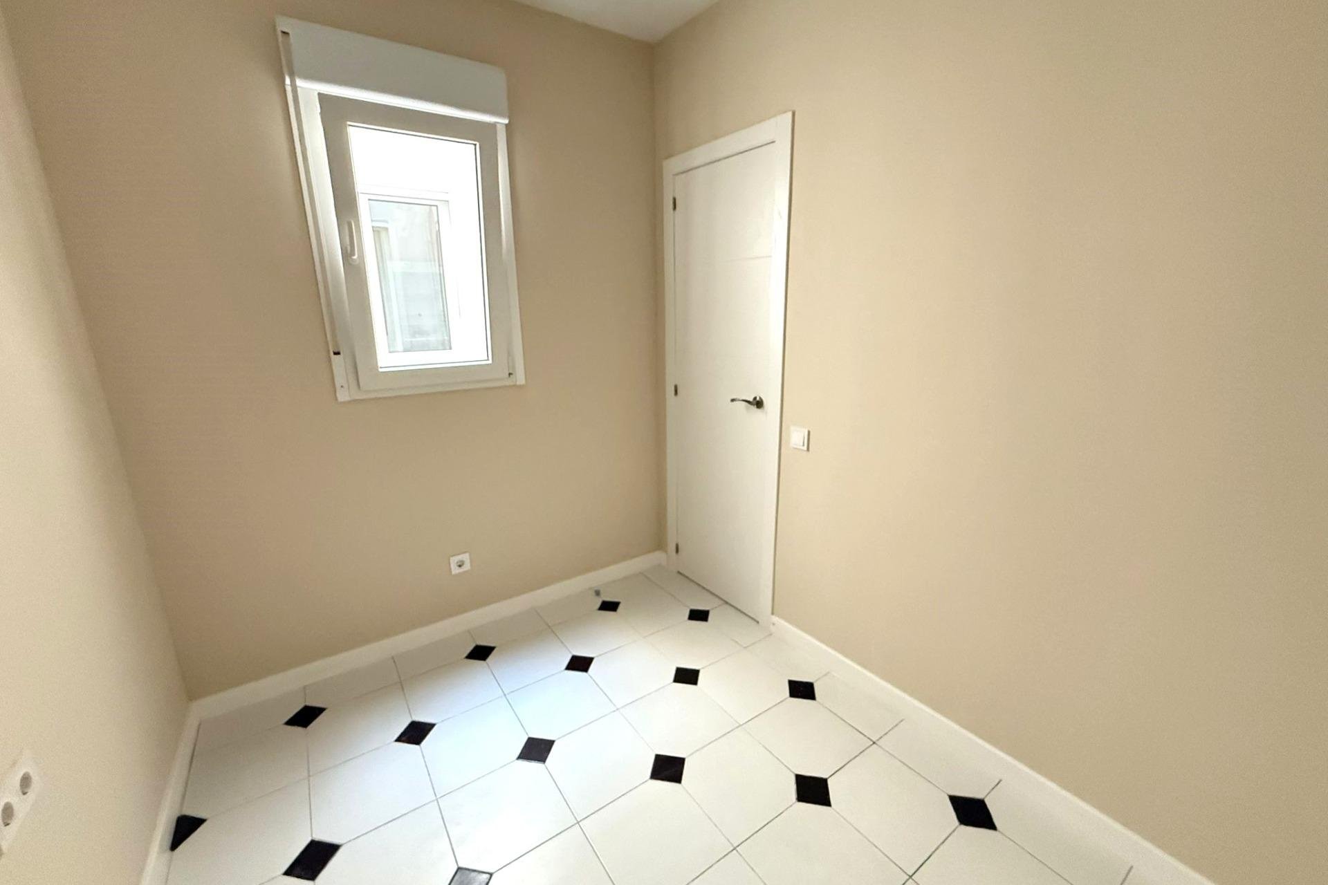 Segunda mano - Apartamento -
Torrevieja - Centro