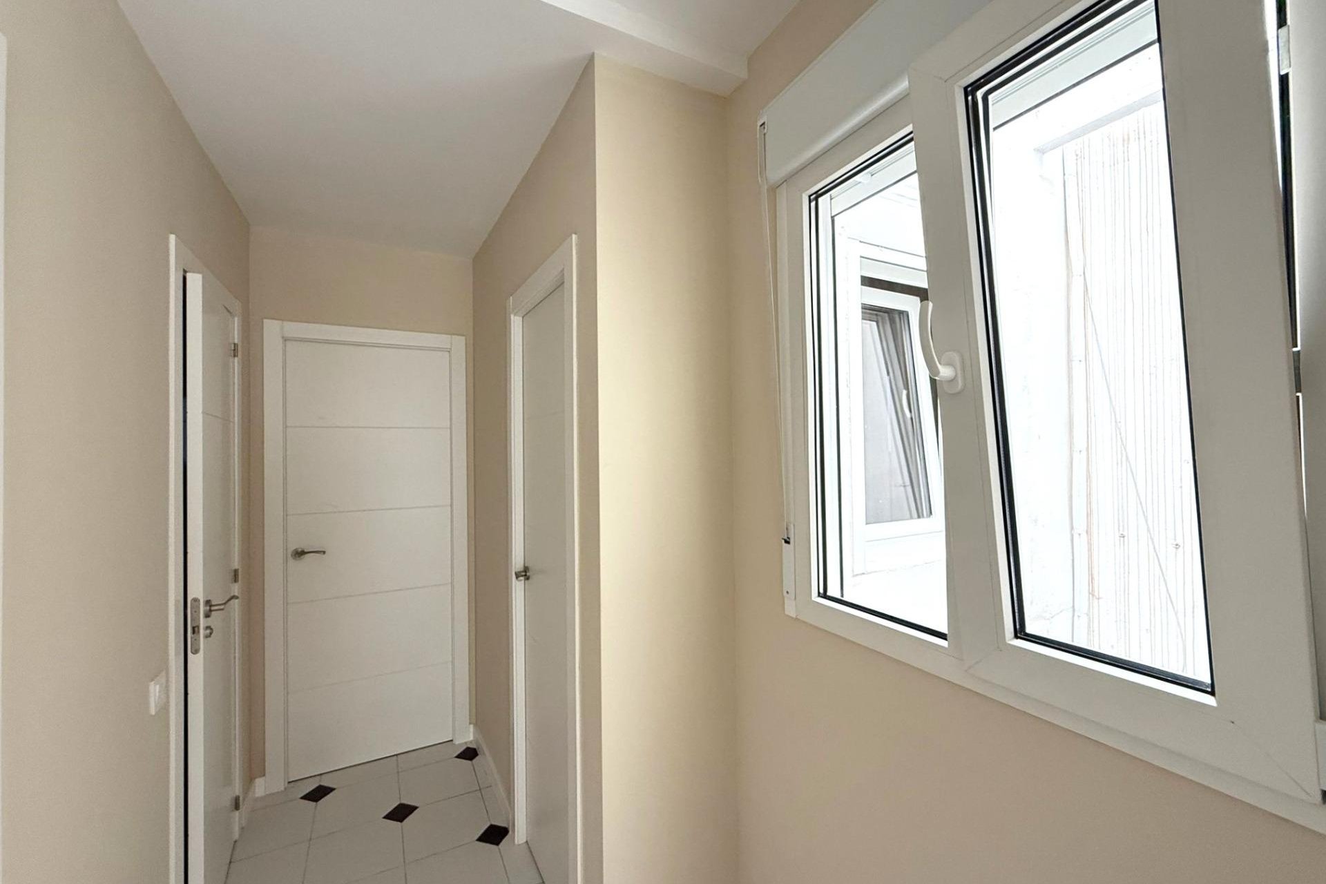 Segunda mano - Apartamento -
Torrevieja - Centro