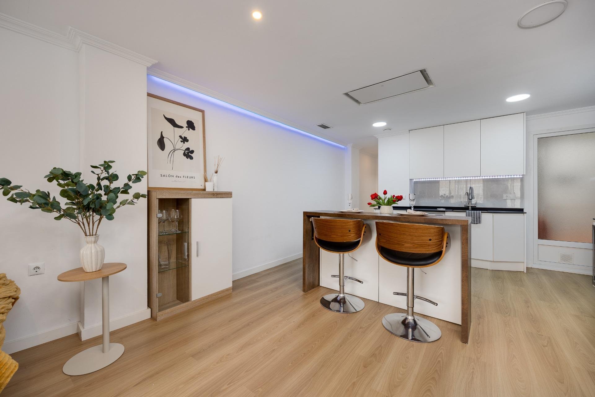 Segunda mano - Apartamento -
Torrevieja - Centro