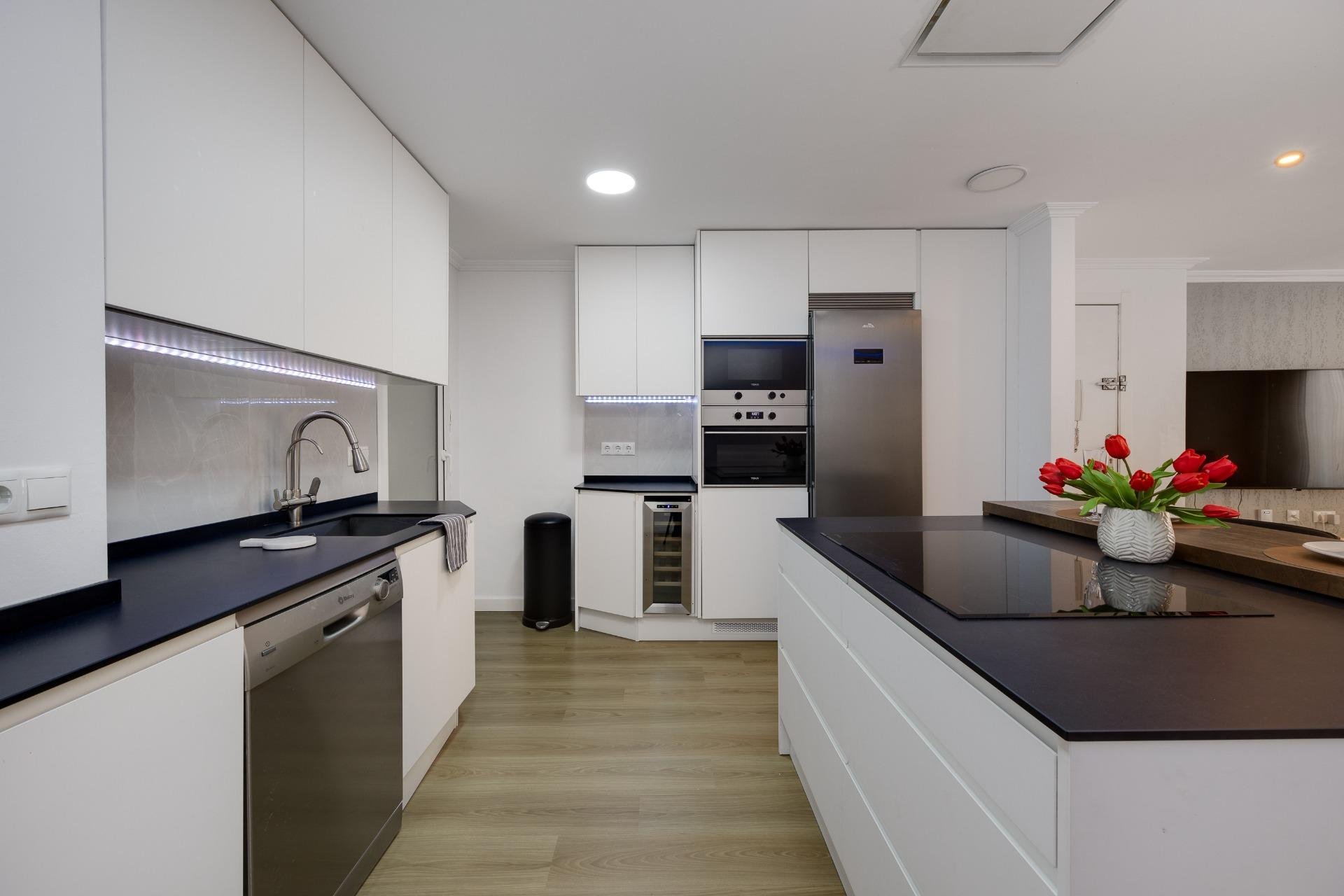 Segunda mano - Apartamento -
Torrevieja - Centro