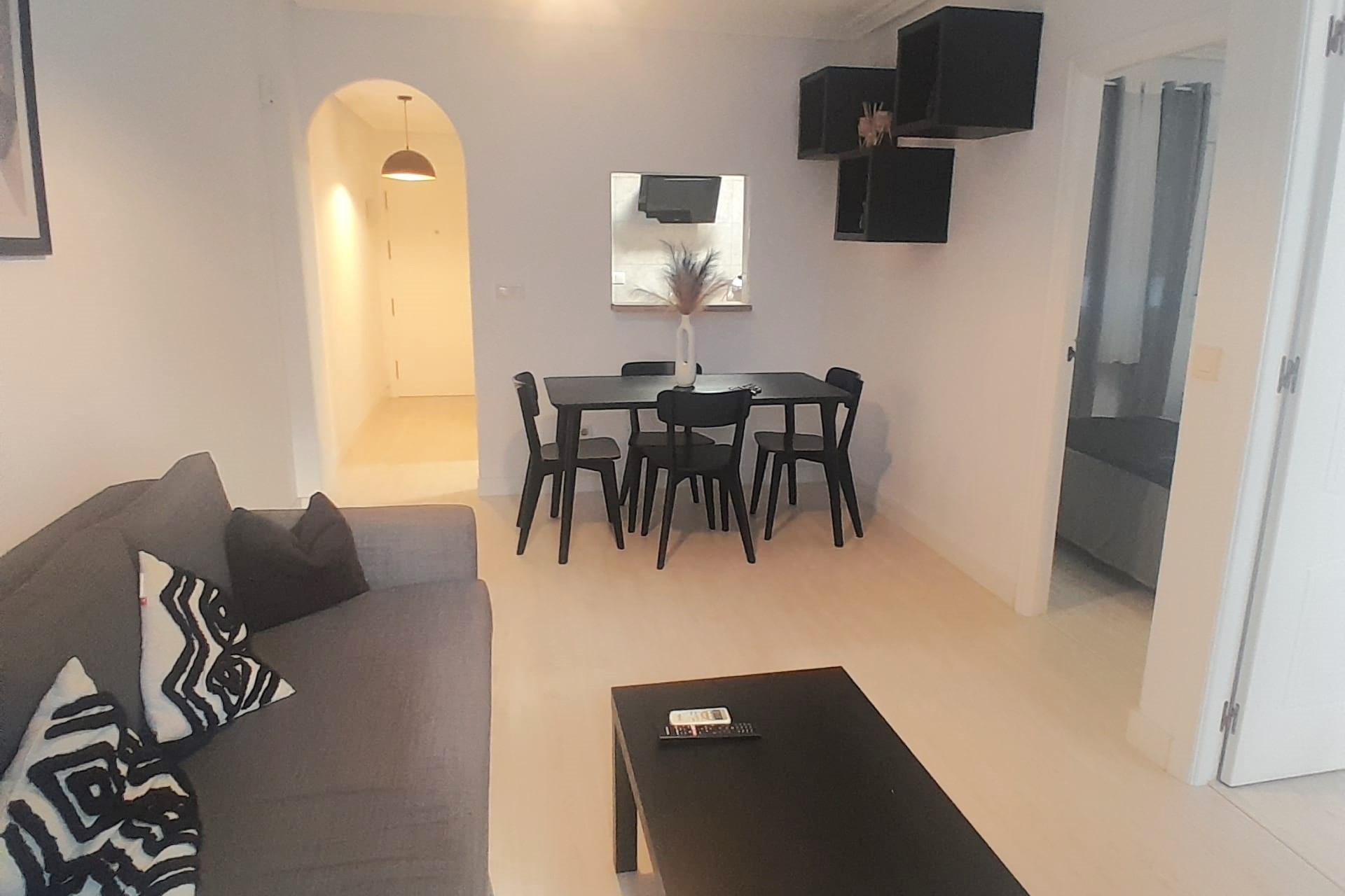 Segunda mano - Apartamento -
Torrevieja - Centro