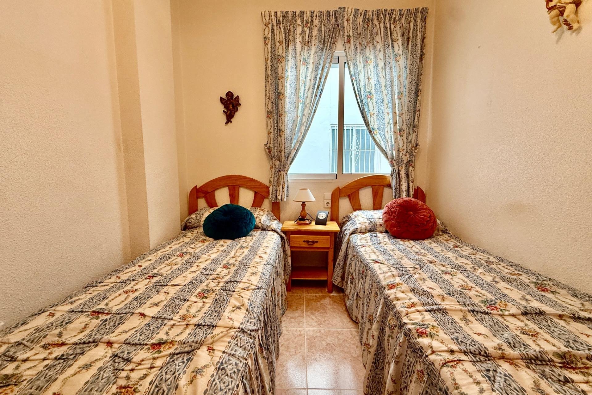 Segunda mano - Apartamento -
Torrevieja - Centro