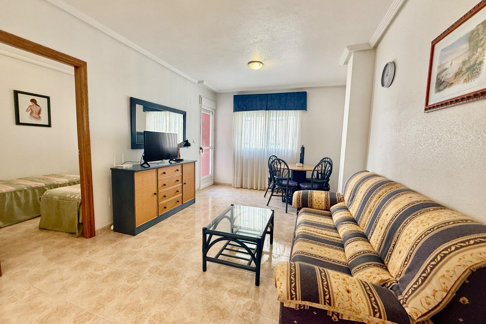 Segunda mano - Apartamento -
Torrevieja - Centro