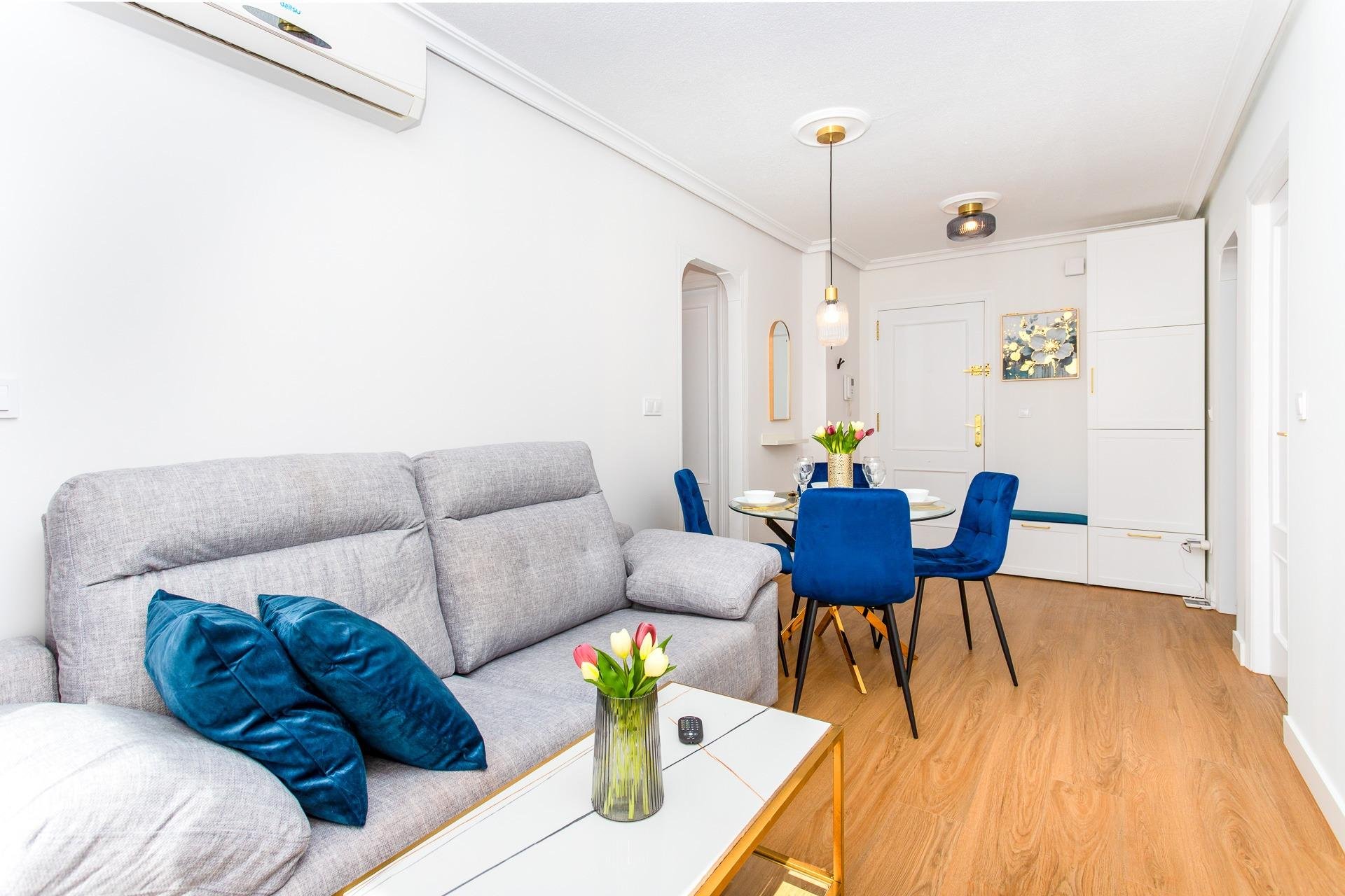 Segunda mano - Apartamento -
Torrevieja - Centro