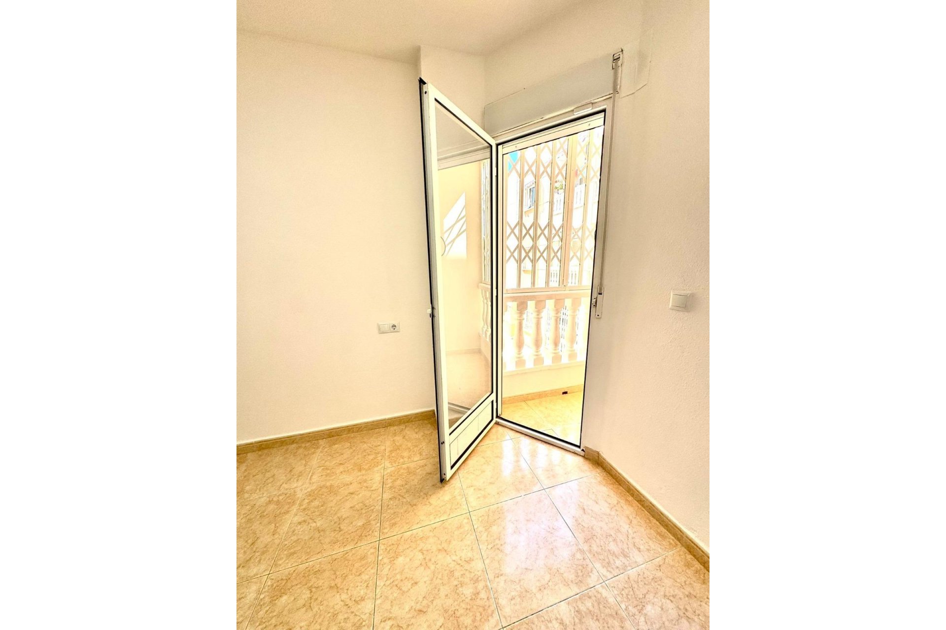 Segunda mano - Apartamento -
Torrevieja - Centro
