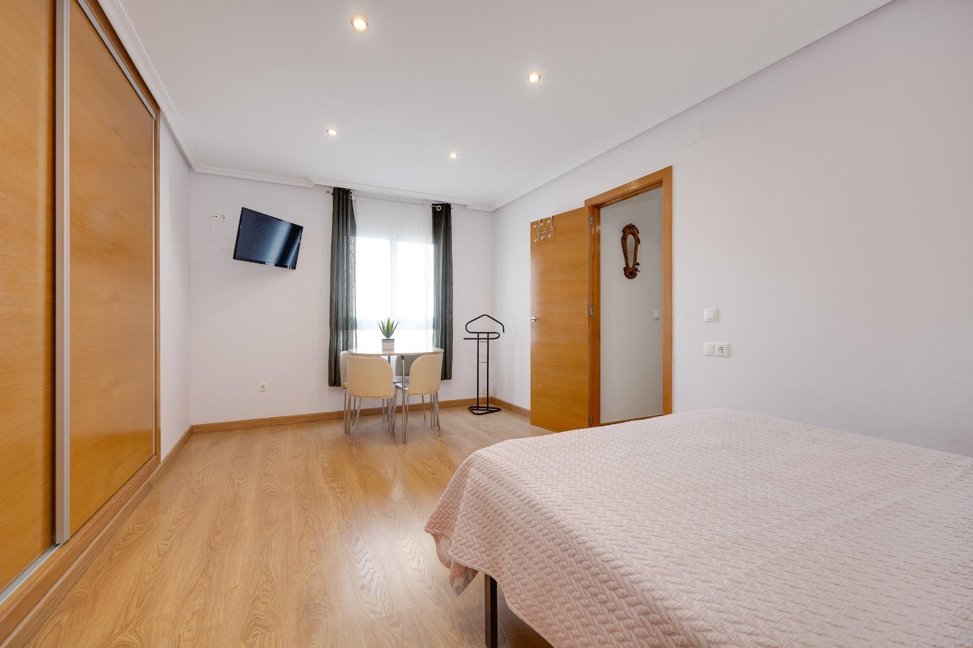 Segunda mano - Apartamento -
Torrevieja - Centro