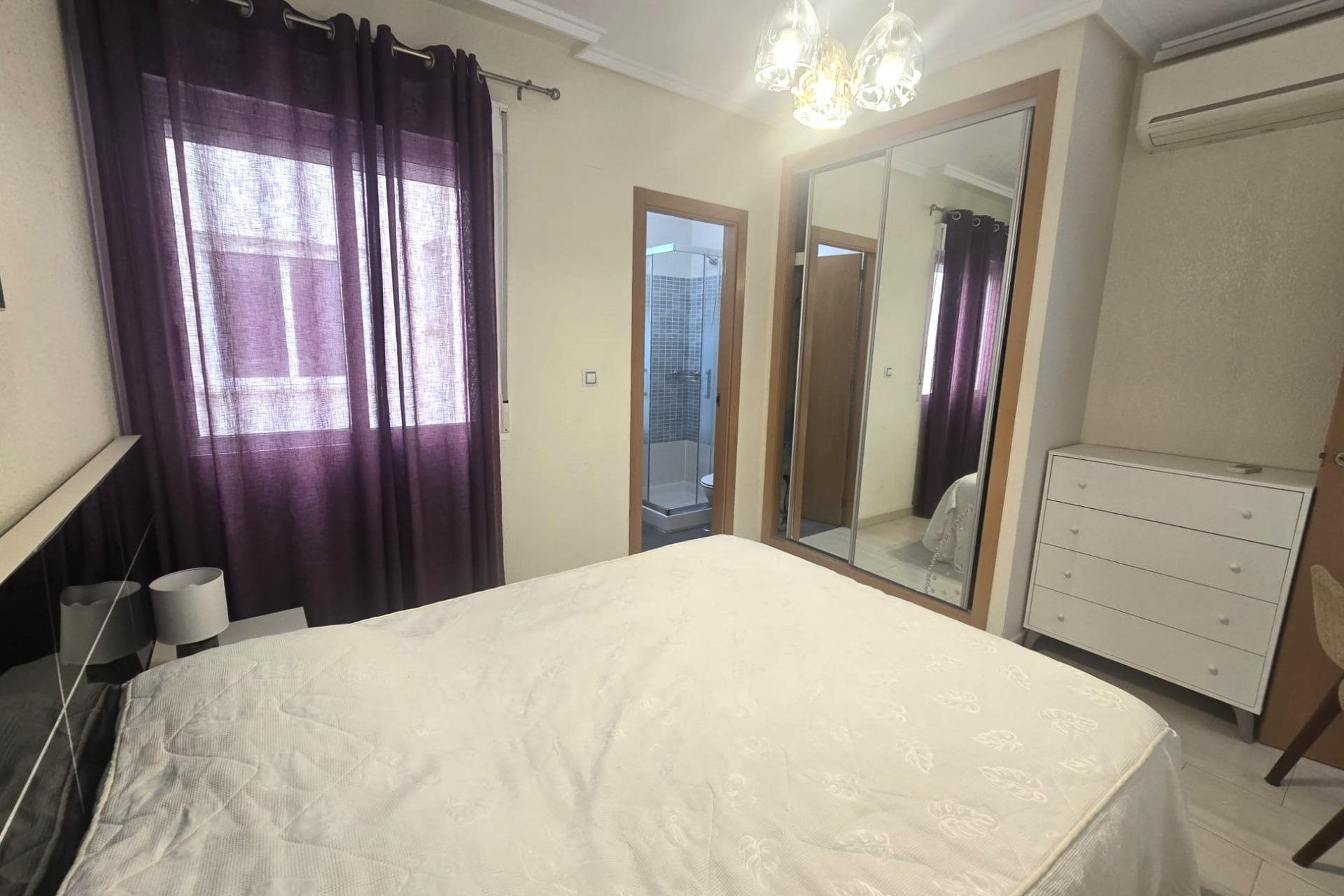 Segunda mano - Apartamento -
Torrevieja - Centro