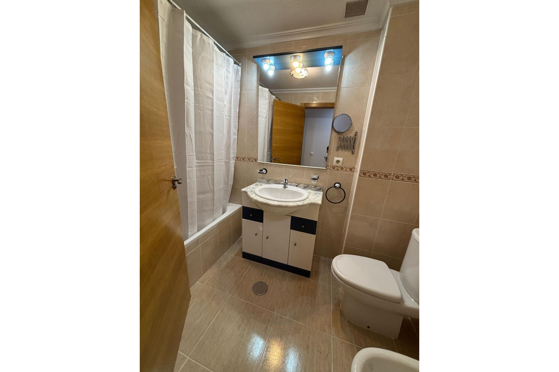 Segunda mano - Apartamento -
Torrevieja - Centro