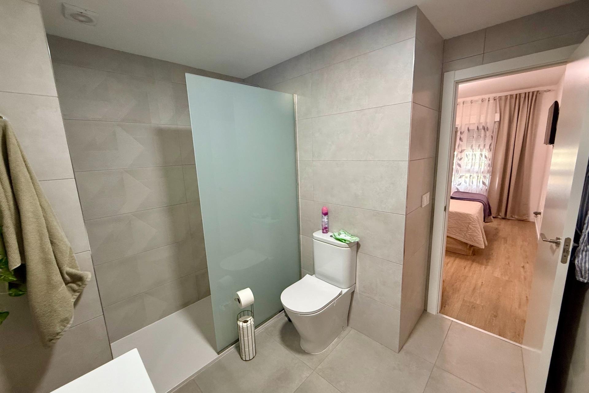 Segunda mano - Apartamento -
Torrevieja - Centro