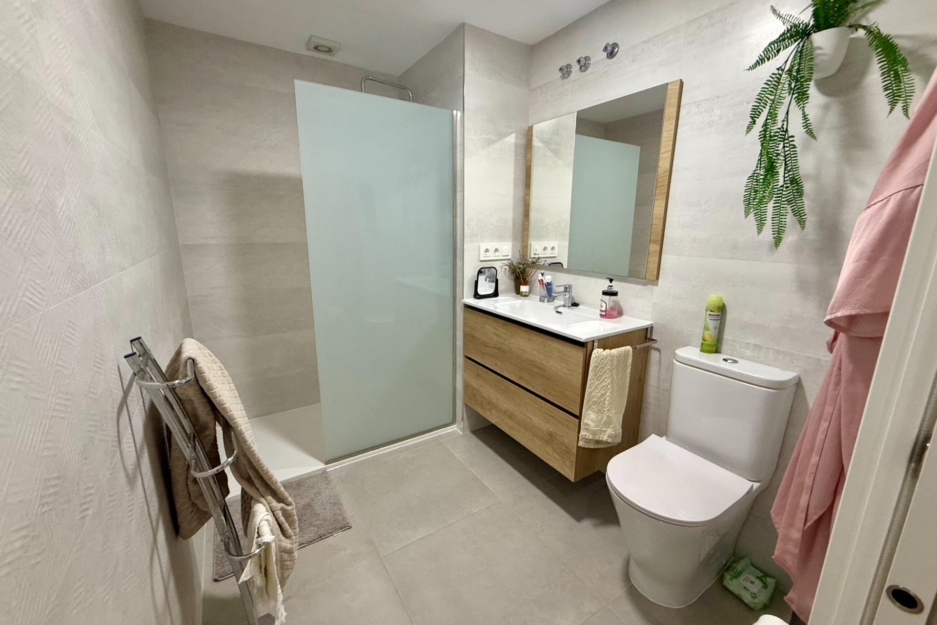 Segunda mano - Apartamento -
Torrevieja - Centro