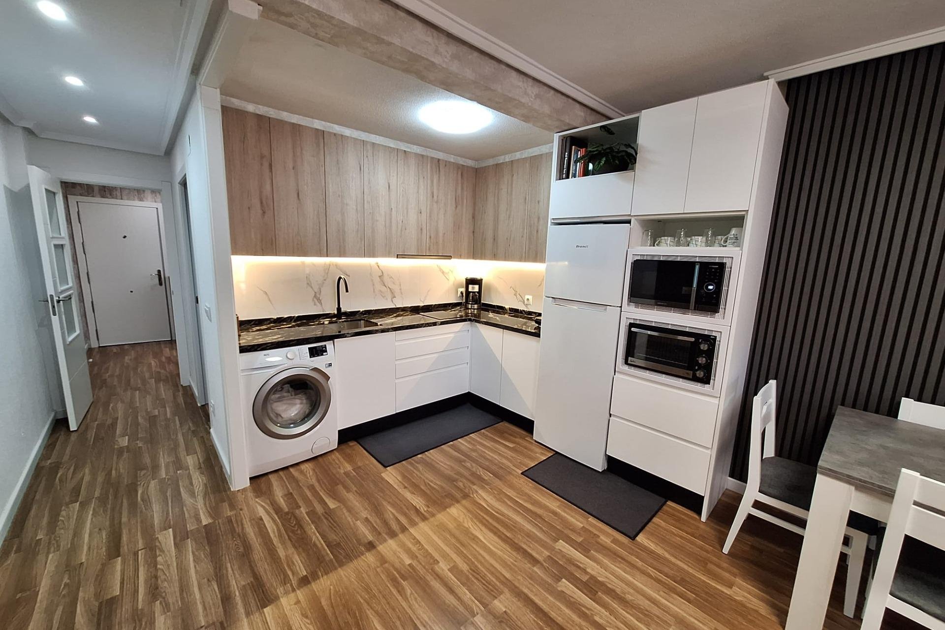 Segunda mano - Apartamento -
Torrevieja - Centro