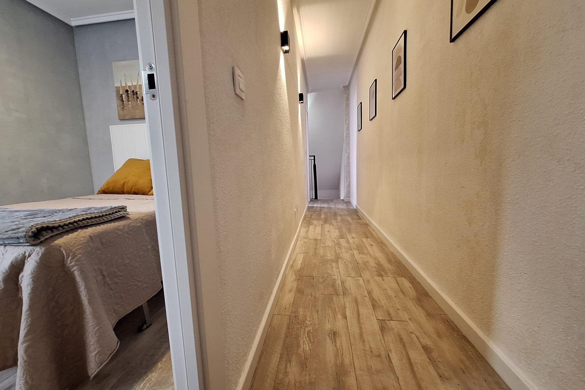 Segunda mano - Apartamento -
Torrevieja - Centro
