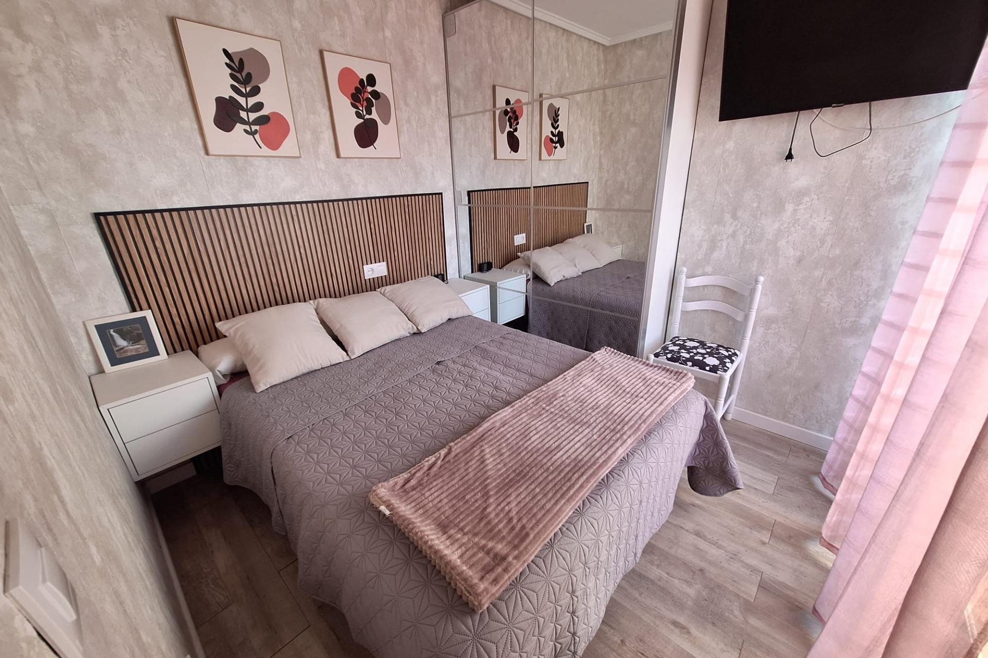 Segunda mano - Apartamento -
Torrevieja - Centro