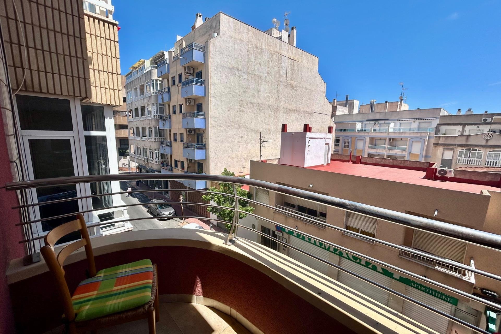 Segunda mano - Apartamento -
Torrevieja - Centro
