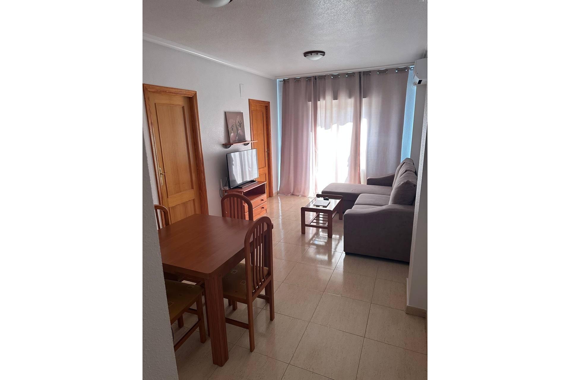 Segunda mano - Apartamento -
Torrevieja - Centro