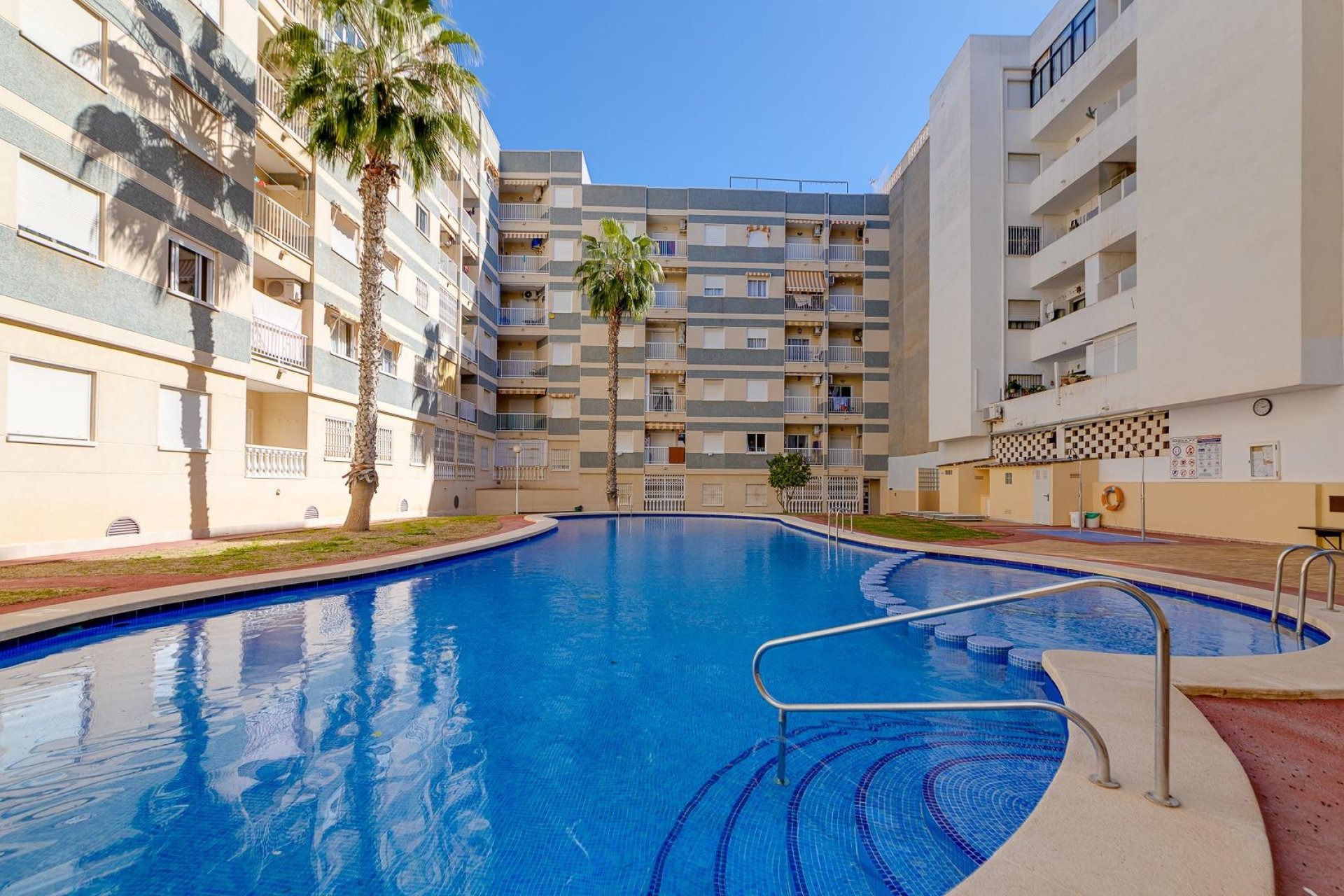 Segunda mano - Apartamento -
Torrevieja - Centro