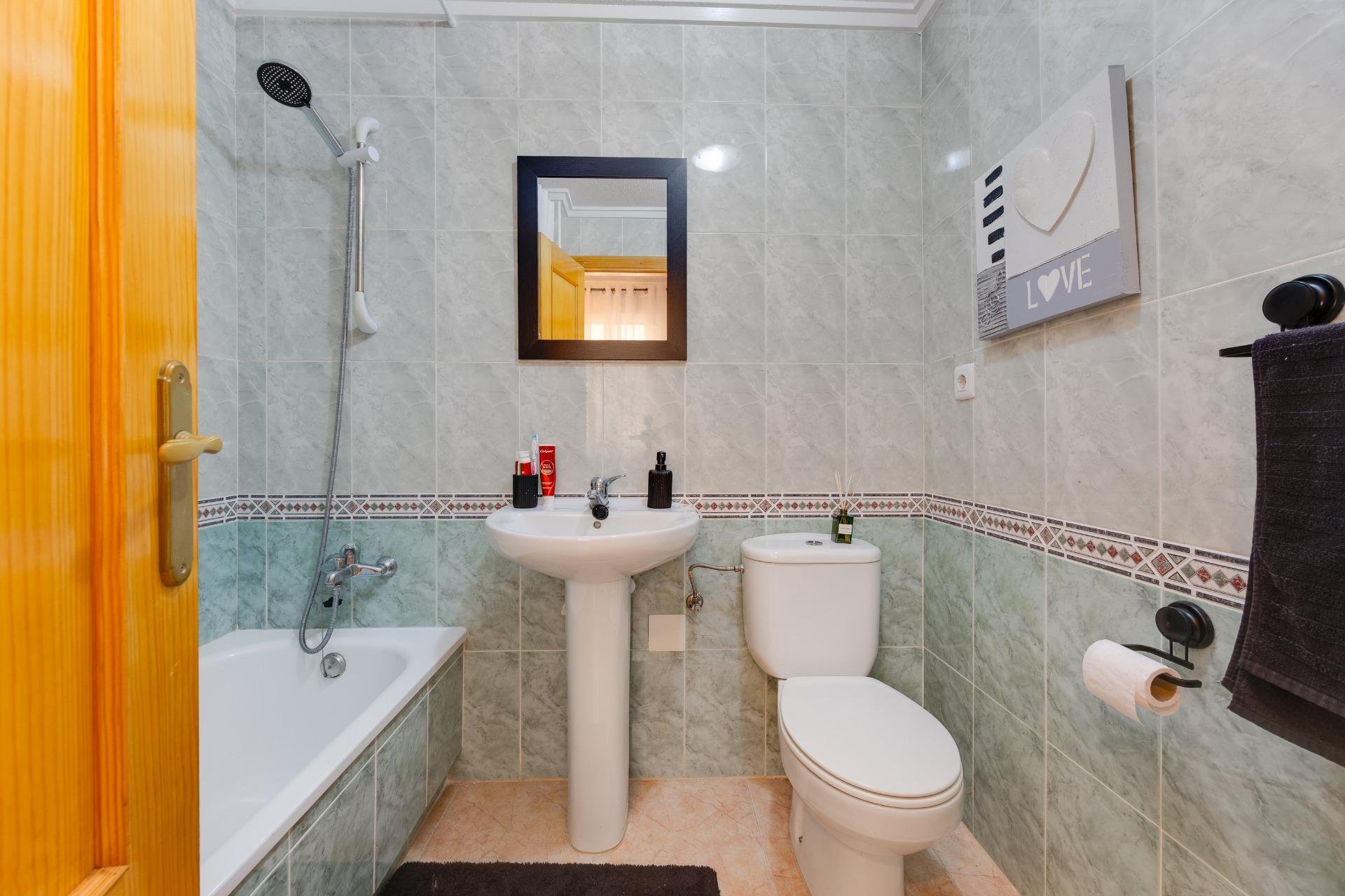 Segunda mano - Apartamento -
Torrevieja - Centro