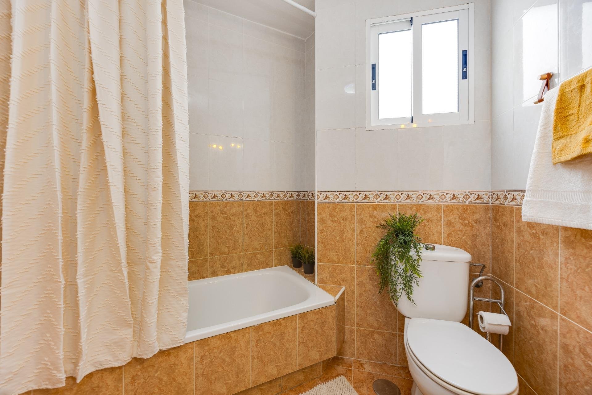 Segunda mano - Apartamento -
Torrevieja - Centro