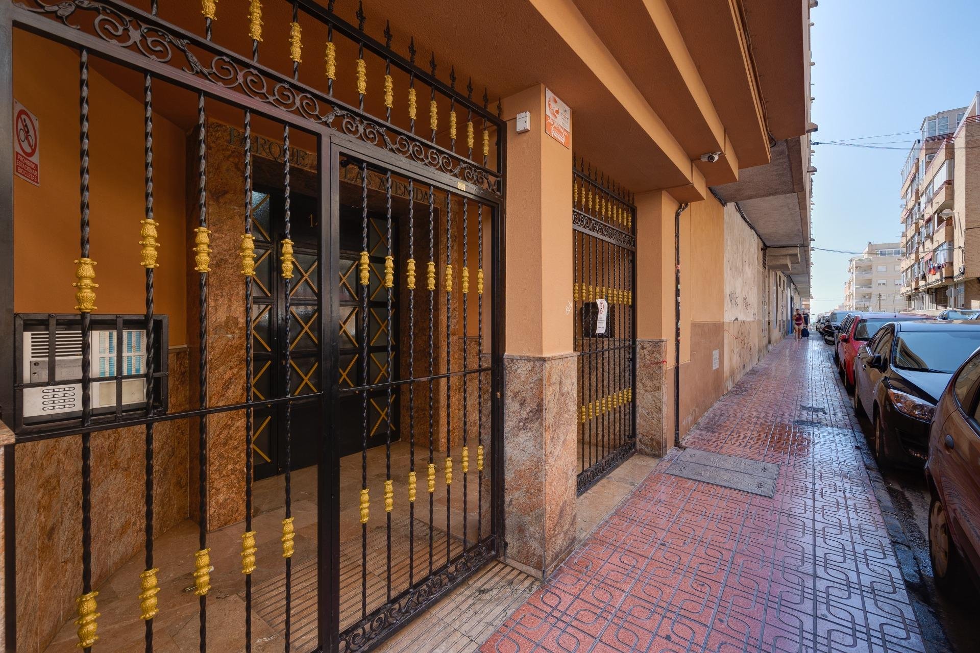 Segunda mano - Apartamento -
Torrevieja - Centro