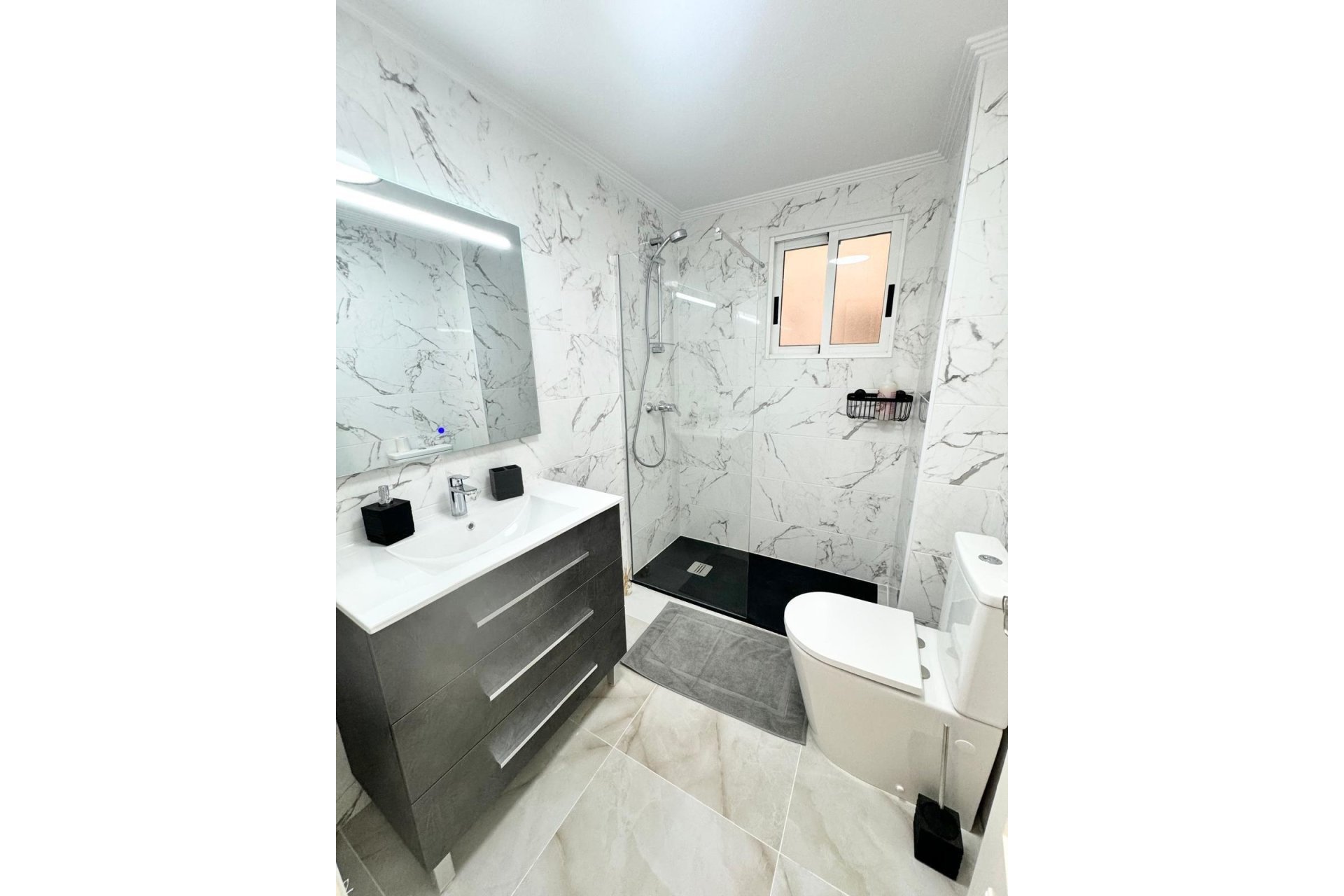 Segunda mano - Apartamento -
Torrevieja - Centro