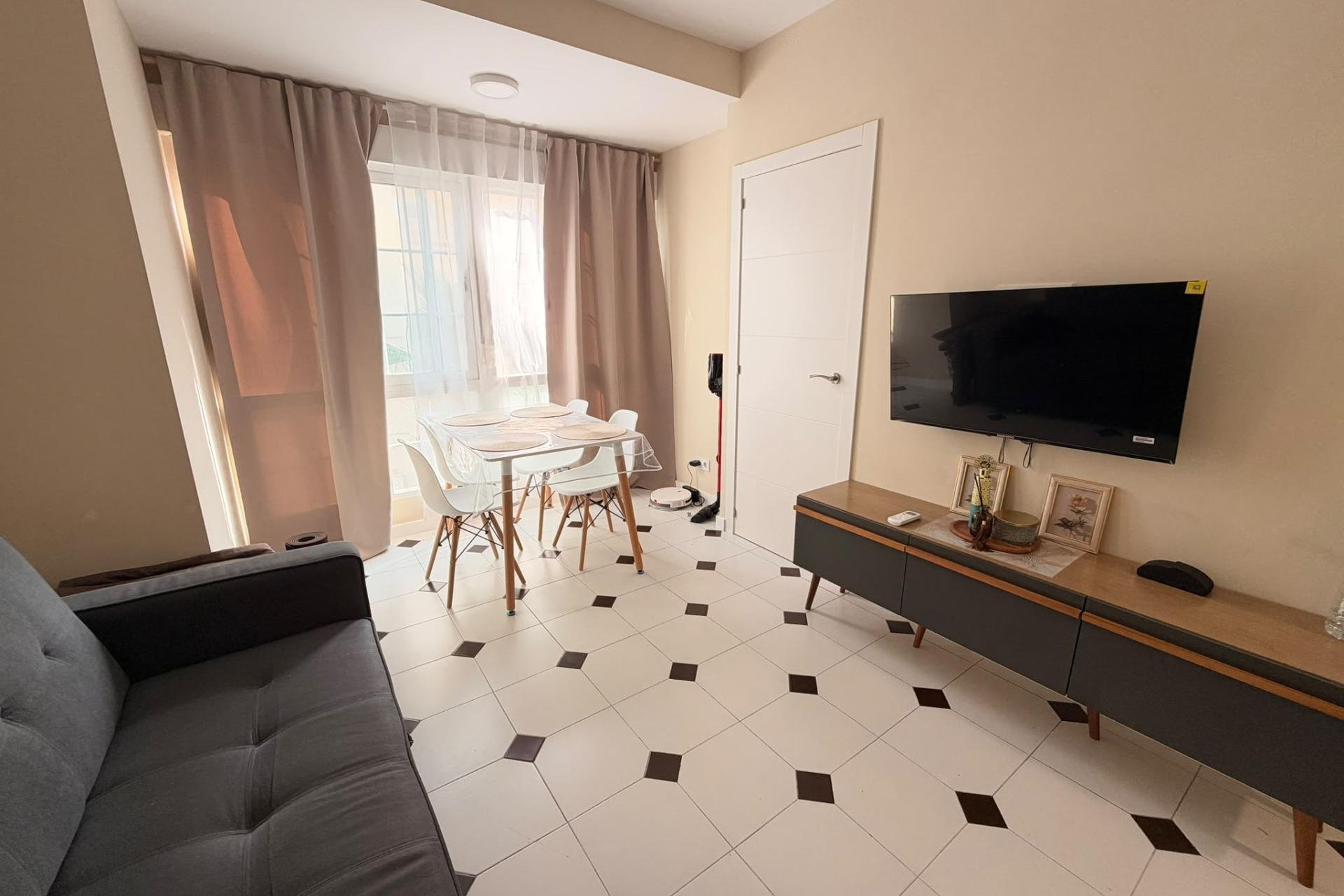 Segunda mano - Apartamento -
Torrevieja - Centro