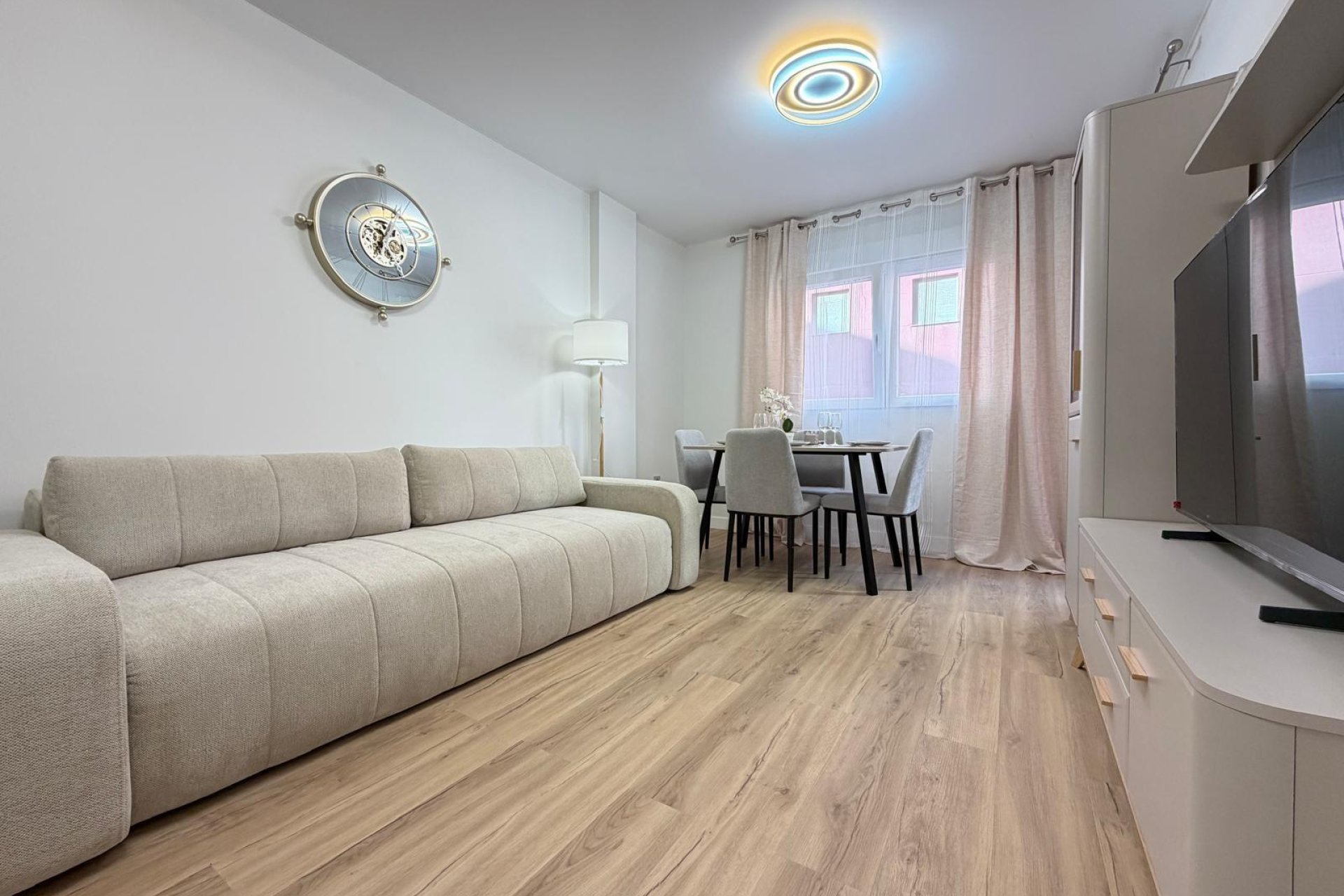 Segunda mano - Apartamento -
Torrevieja - Centro