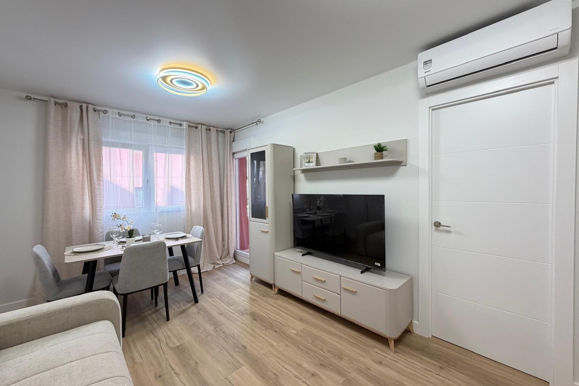 Segunda mano - Apartamento -
Torrevieja - Centro