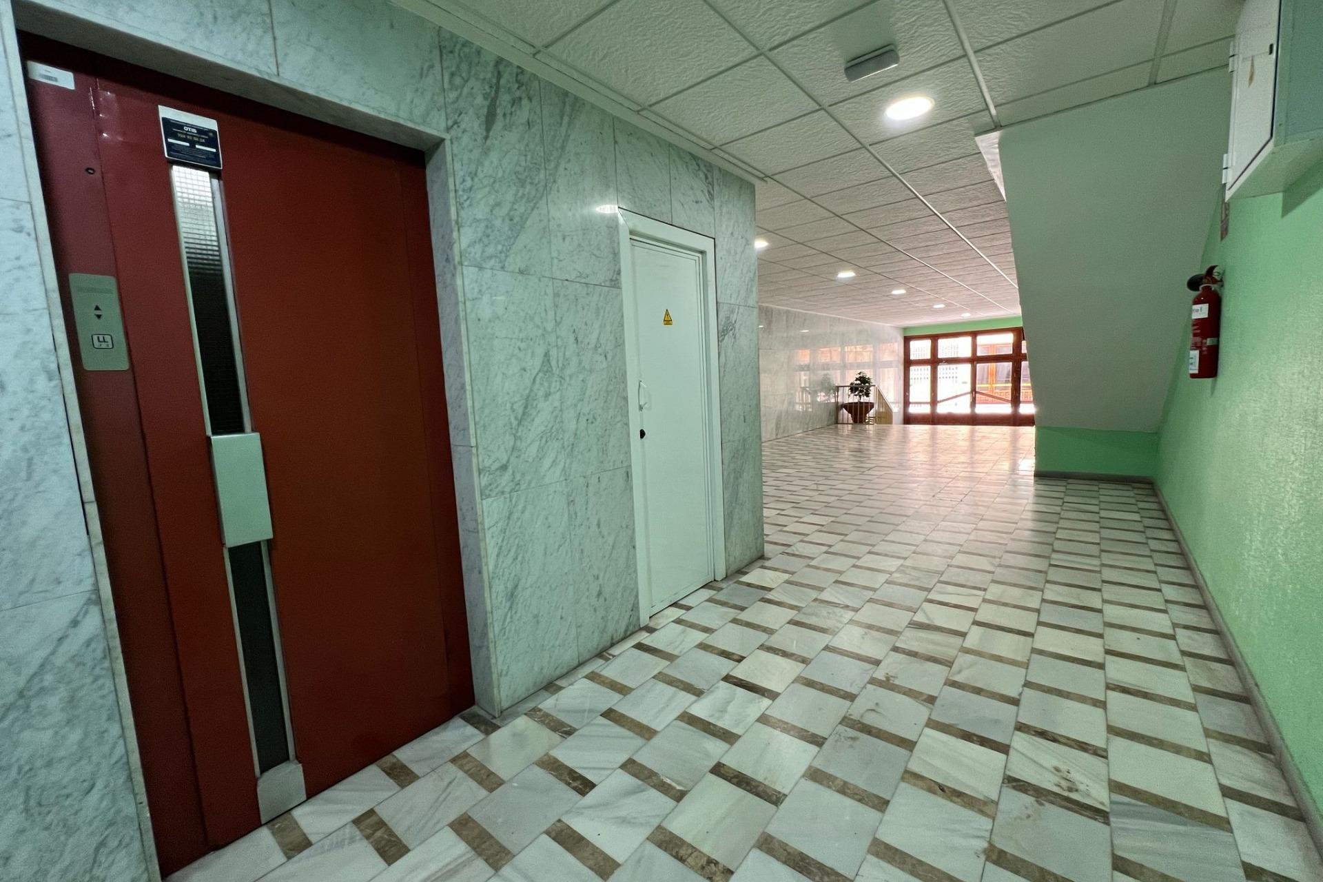 Segunda mano - Apartamento -
Torrevieja - El Acequión - Los Náufragos