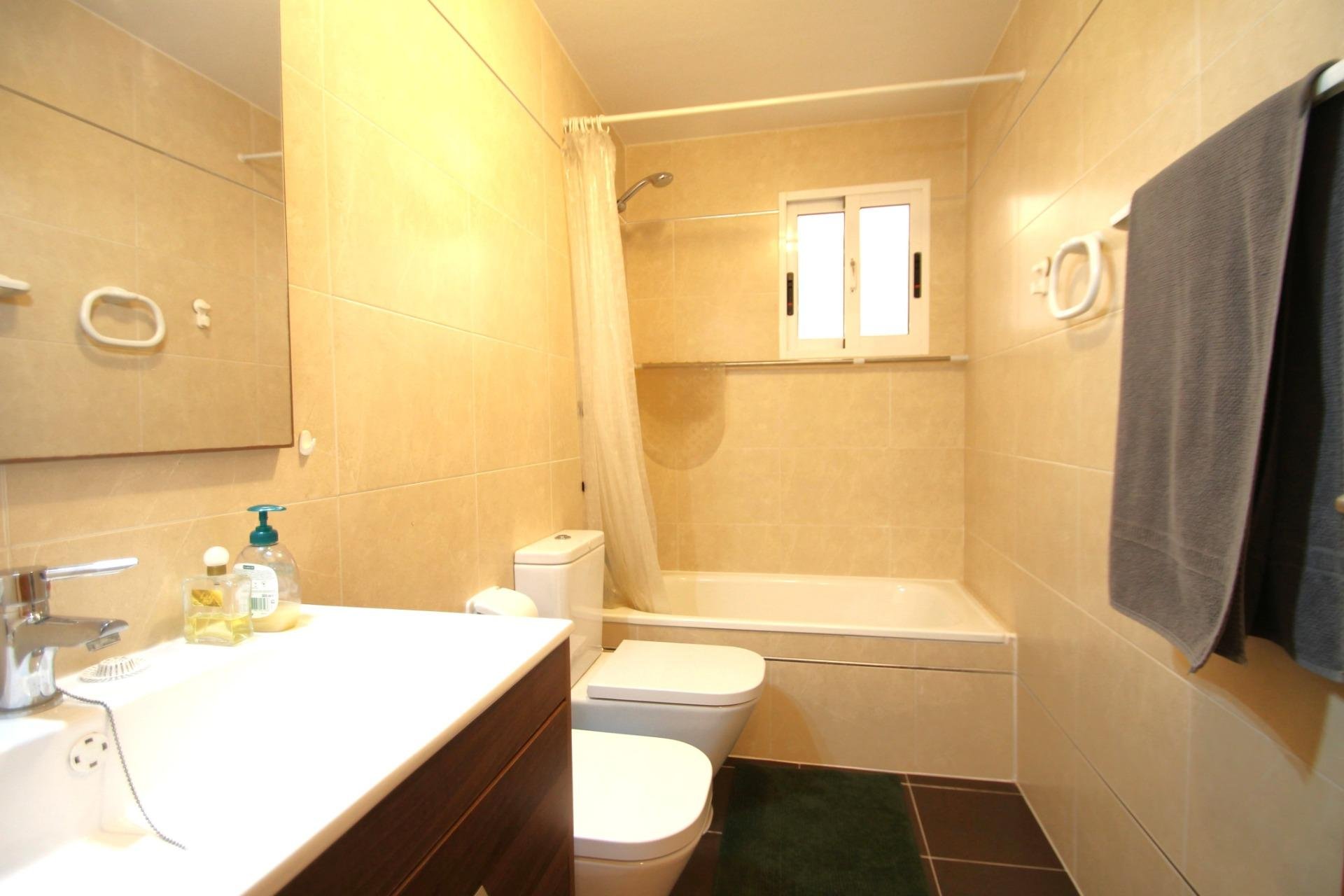 Segunda mano - Apartamento -
Torrevieja - El Molino