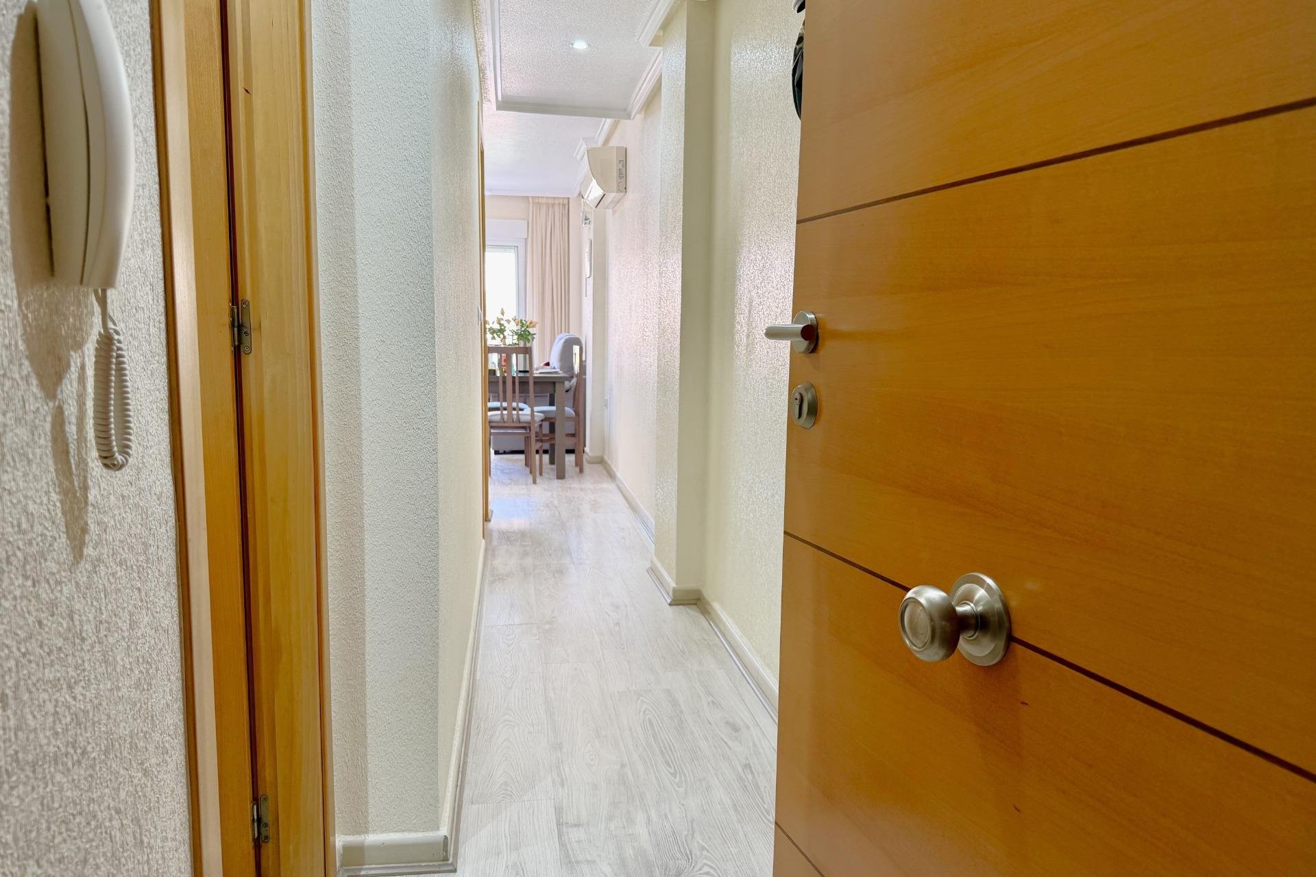 Segunda mano - Apartamento -
Torrevieja - El Molino