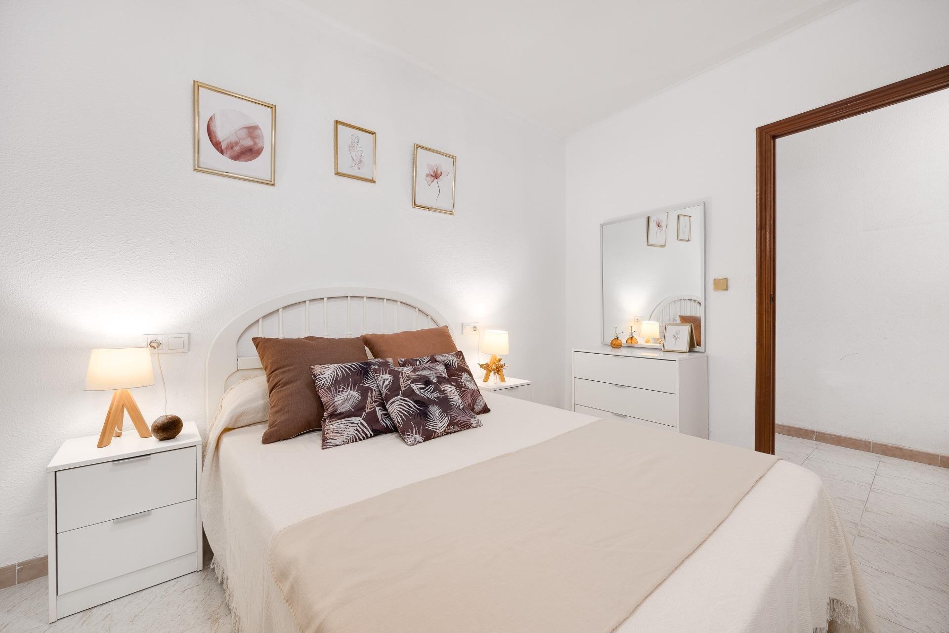 Segunda mano - Apartamento -
Torrevieja - Estacion De Autobuses
