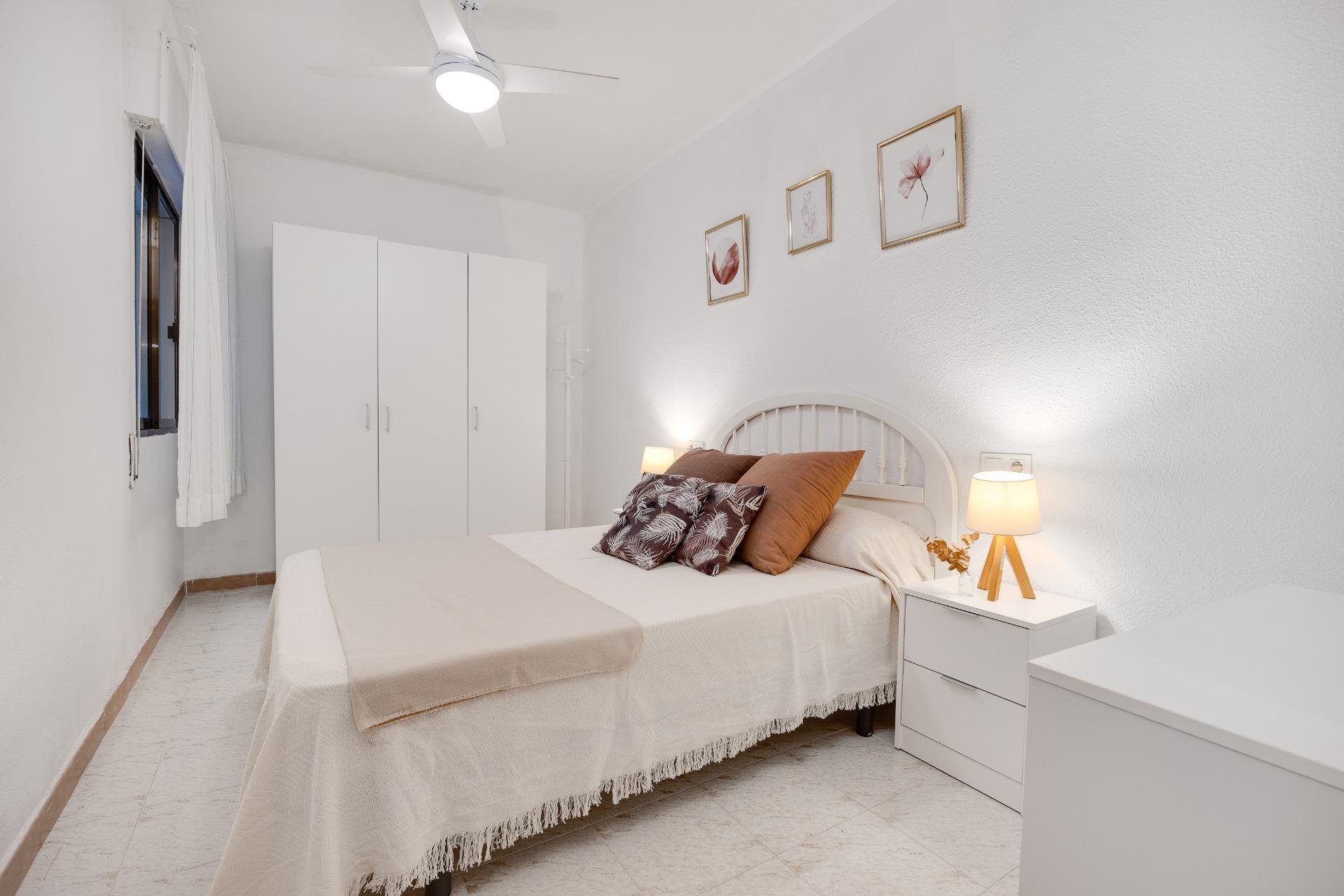 Segunda mano - Apartamento -
Torrevieja - Estacion De Autobuses