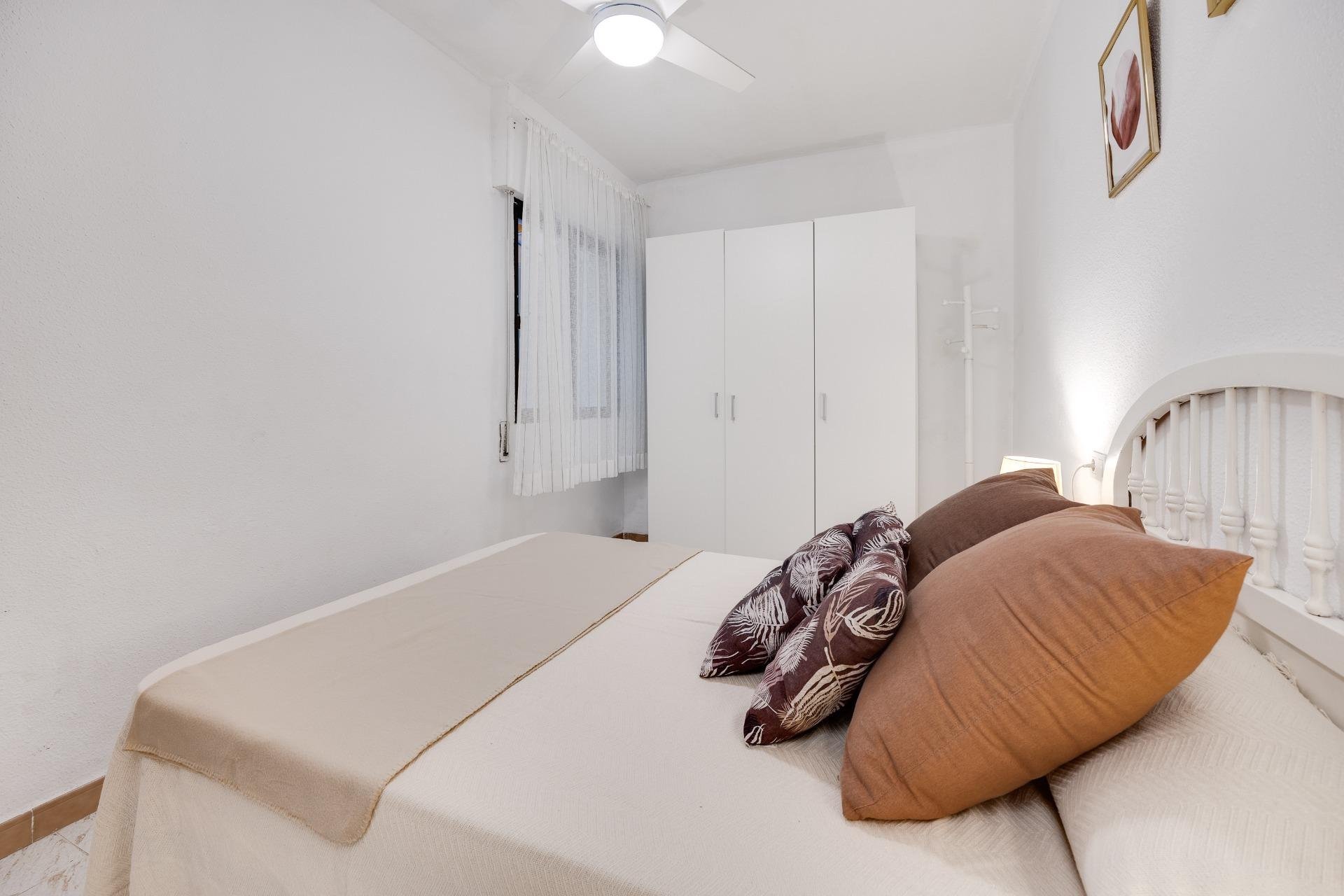 Segunda mano - Apartamento -
Torrevieja - Estacion De Autobuses