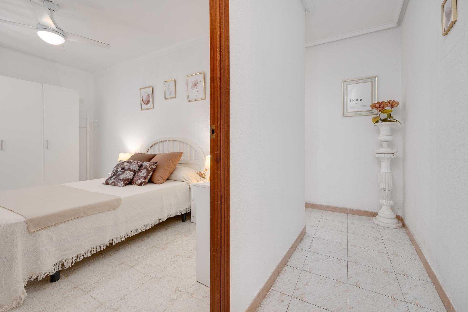 Segunda mano - Apartamento -
Torrevieja - Estacion De Autobuses