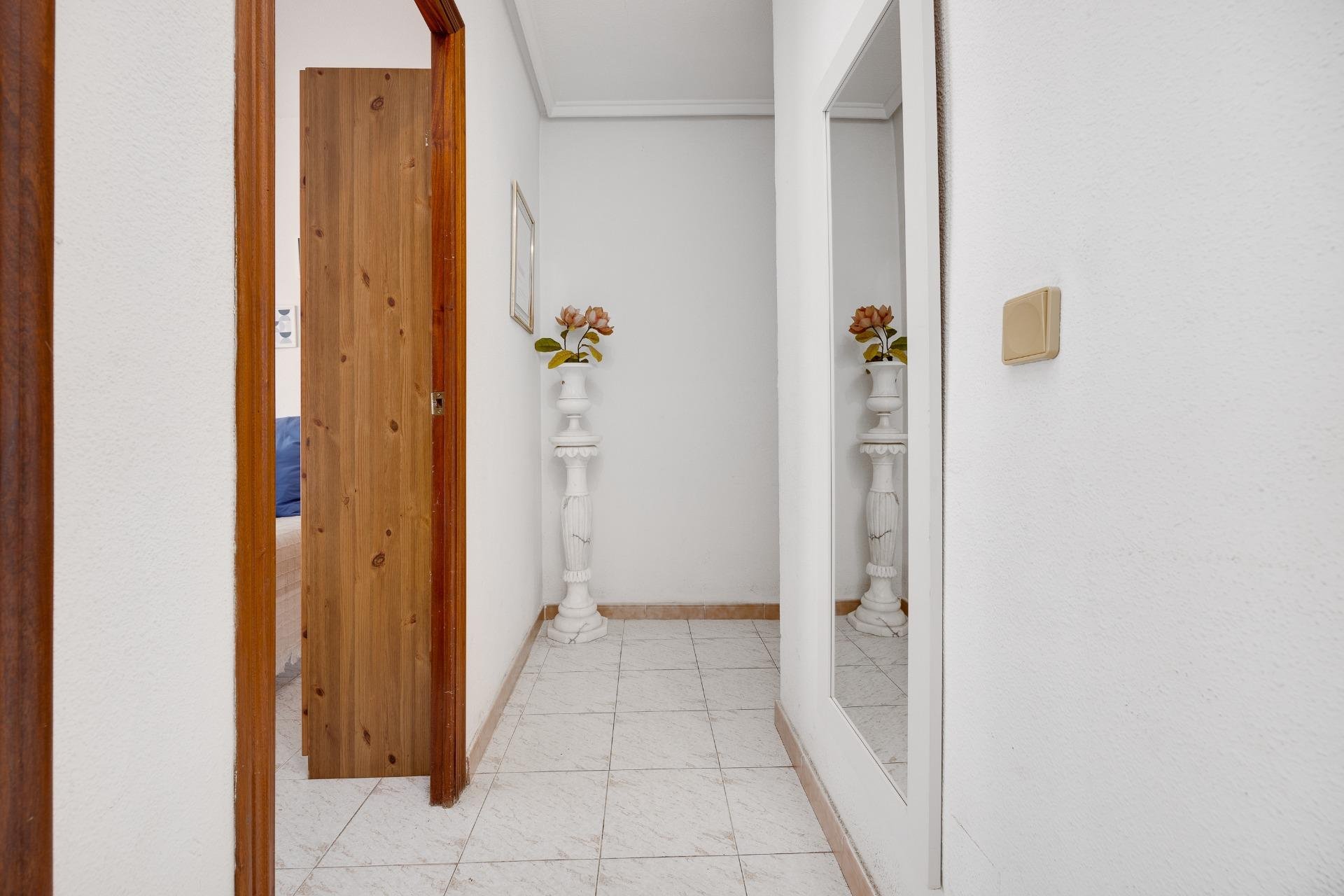 Segunda mano - Apartamento -
Torrevieja - Estacion De Autobuses