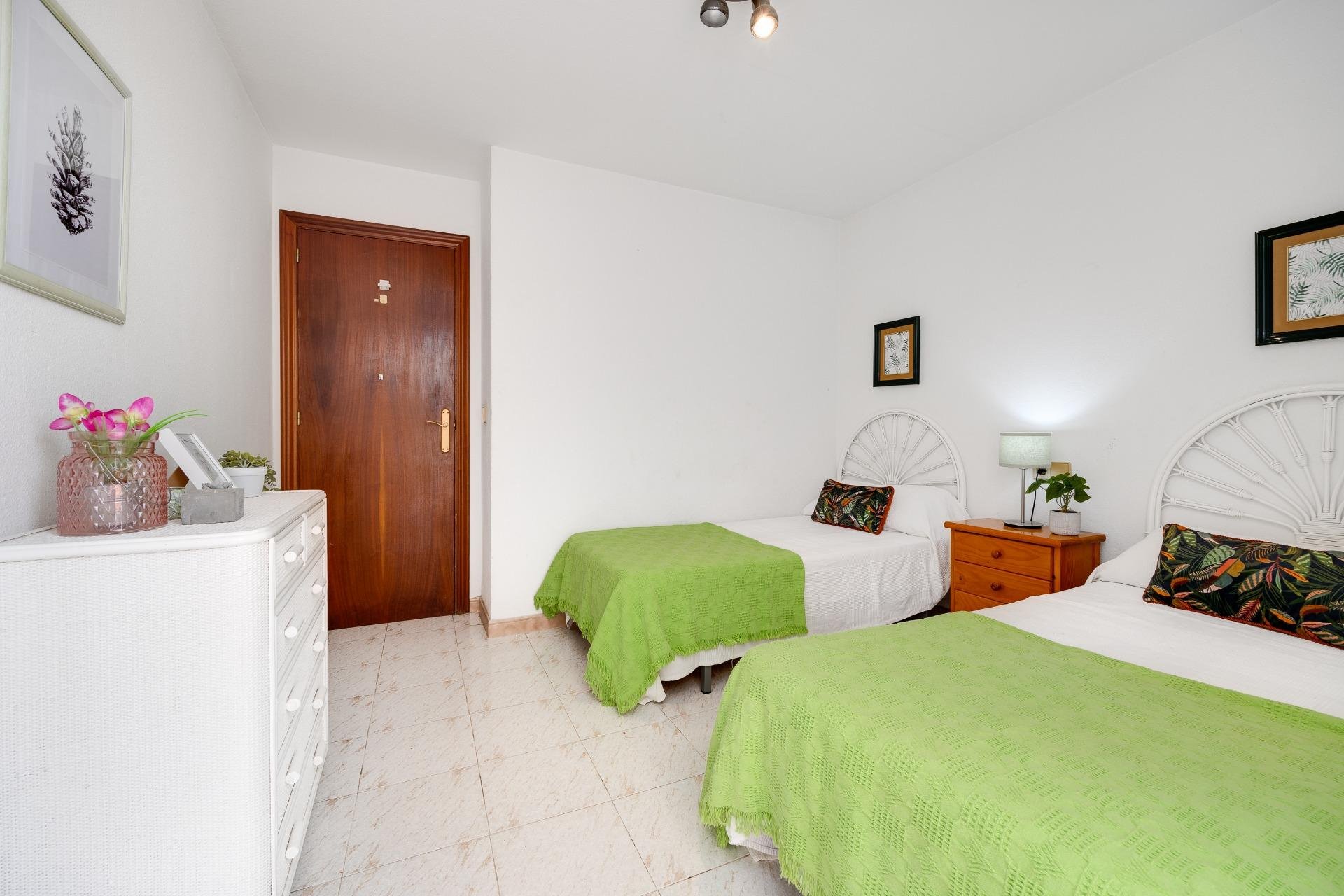 Segunda mano - Apartamento -
Torrevieja - Estacion De Autobuses