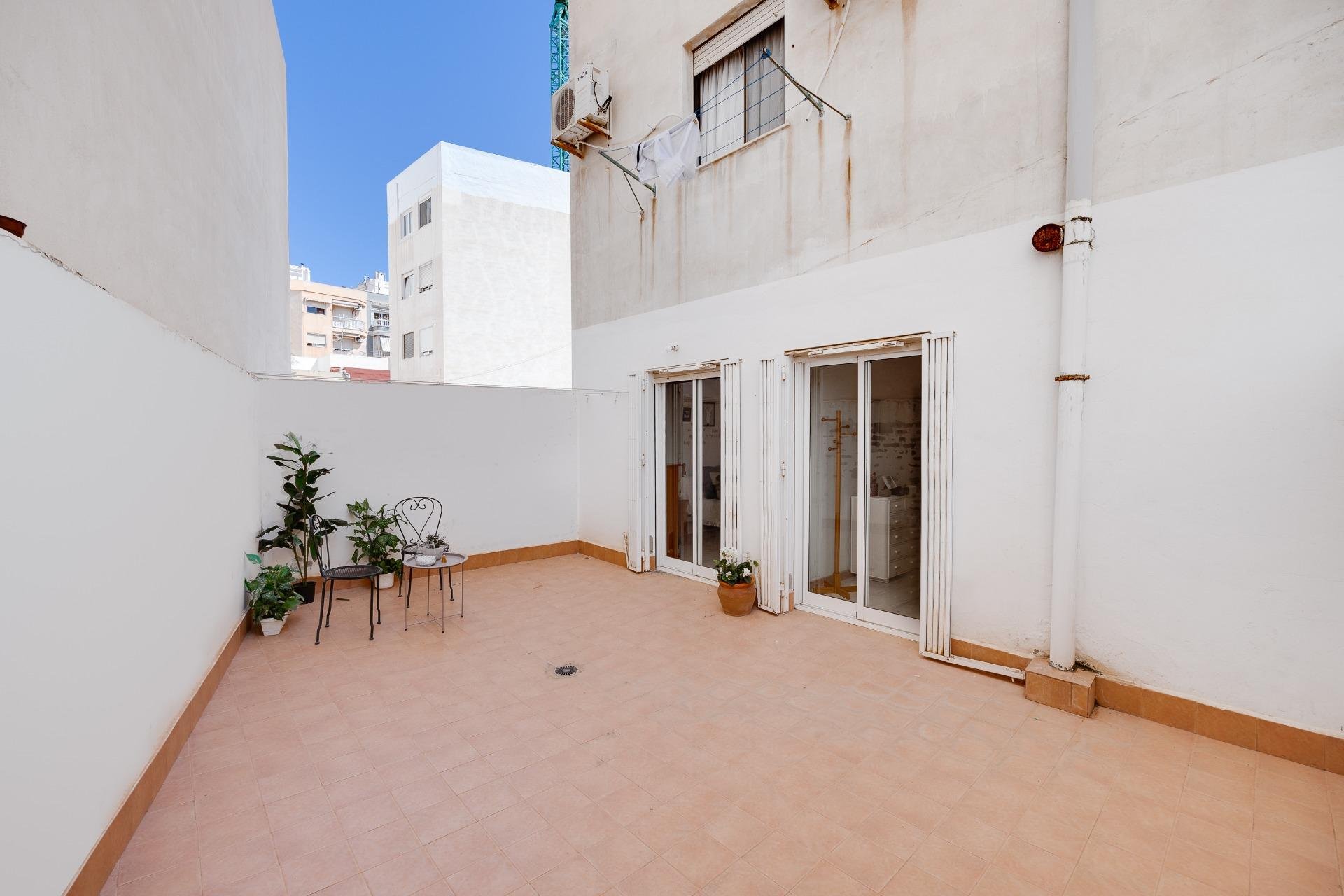 Segunda mano - Apartamento -
Torrevieja - Estacion De Autobuses