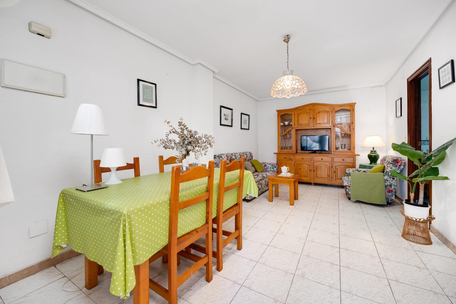 Segunda mano - Apartamento -
Torrevieja - Estacion De Autobuses