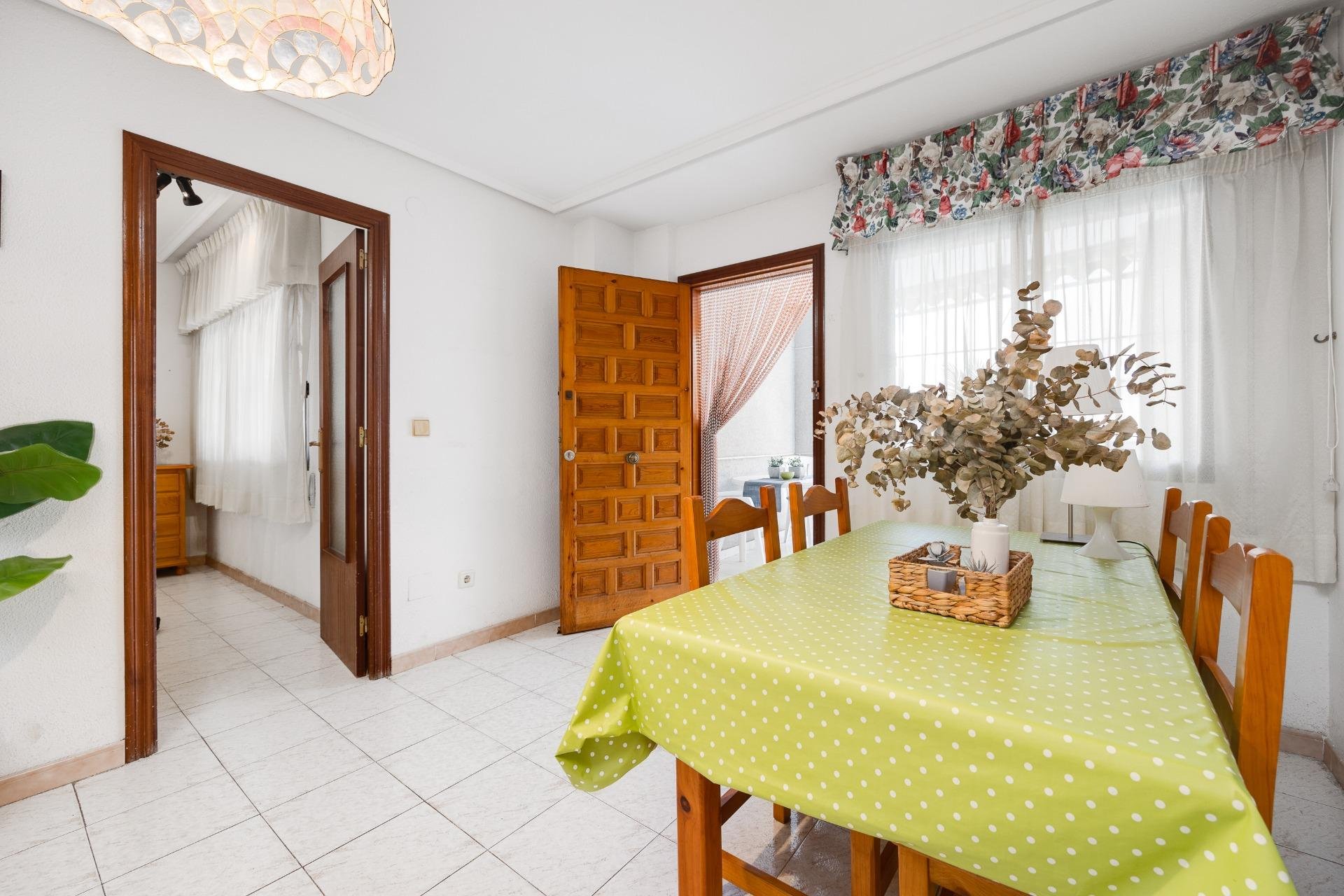 Segunda mano - Apartamento -
Torrevieja - Estacion De Autobuses