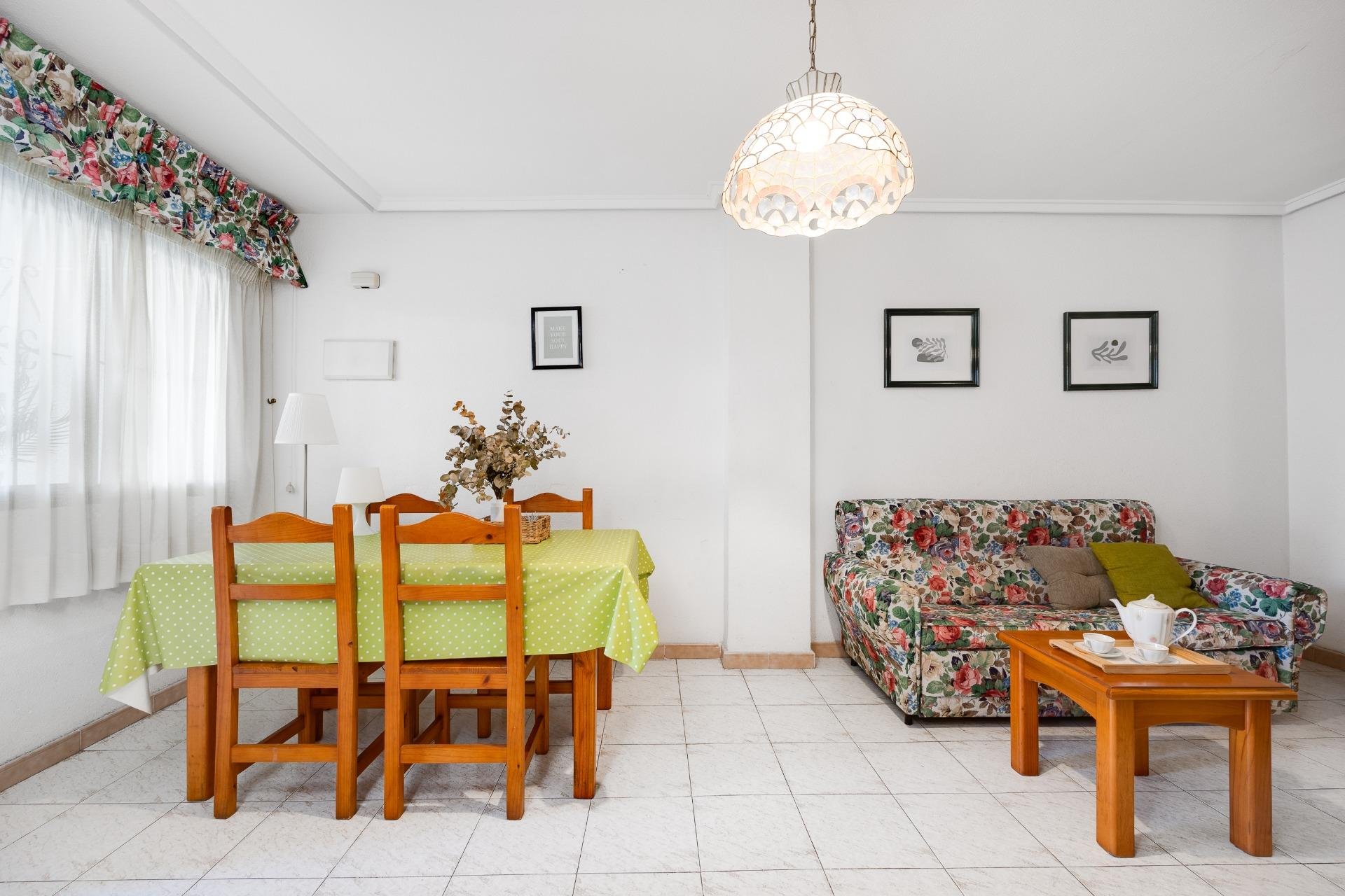 Segunda mano - Apartamento -
Torrevieja - Estacion De Autobuses