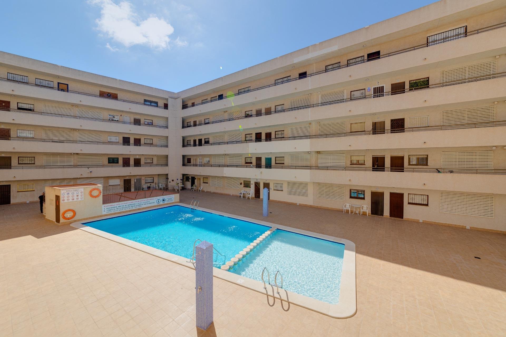 Segunda mano - Apartamento -
Torrevieja - Estacion De Autobuses