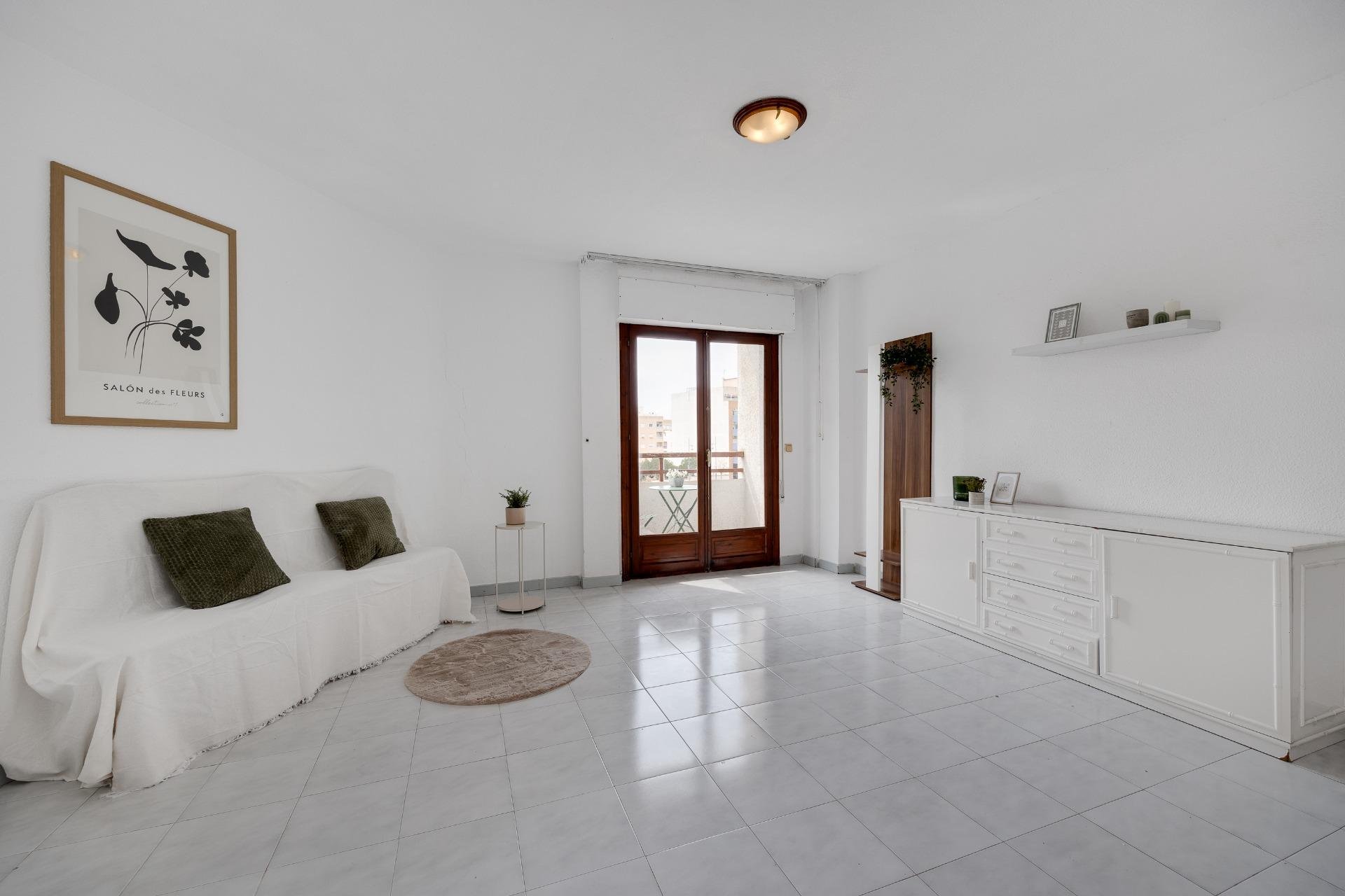 Segunda mano - Apartamento -
Torrevieja - Estacion De Autobuses