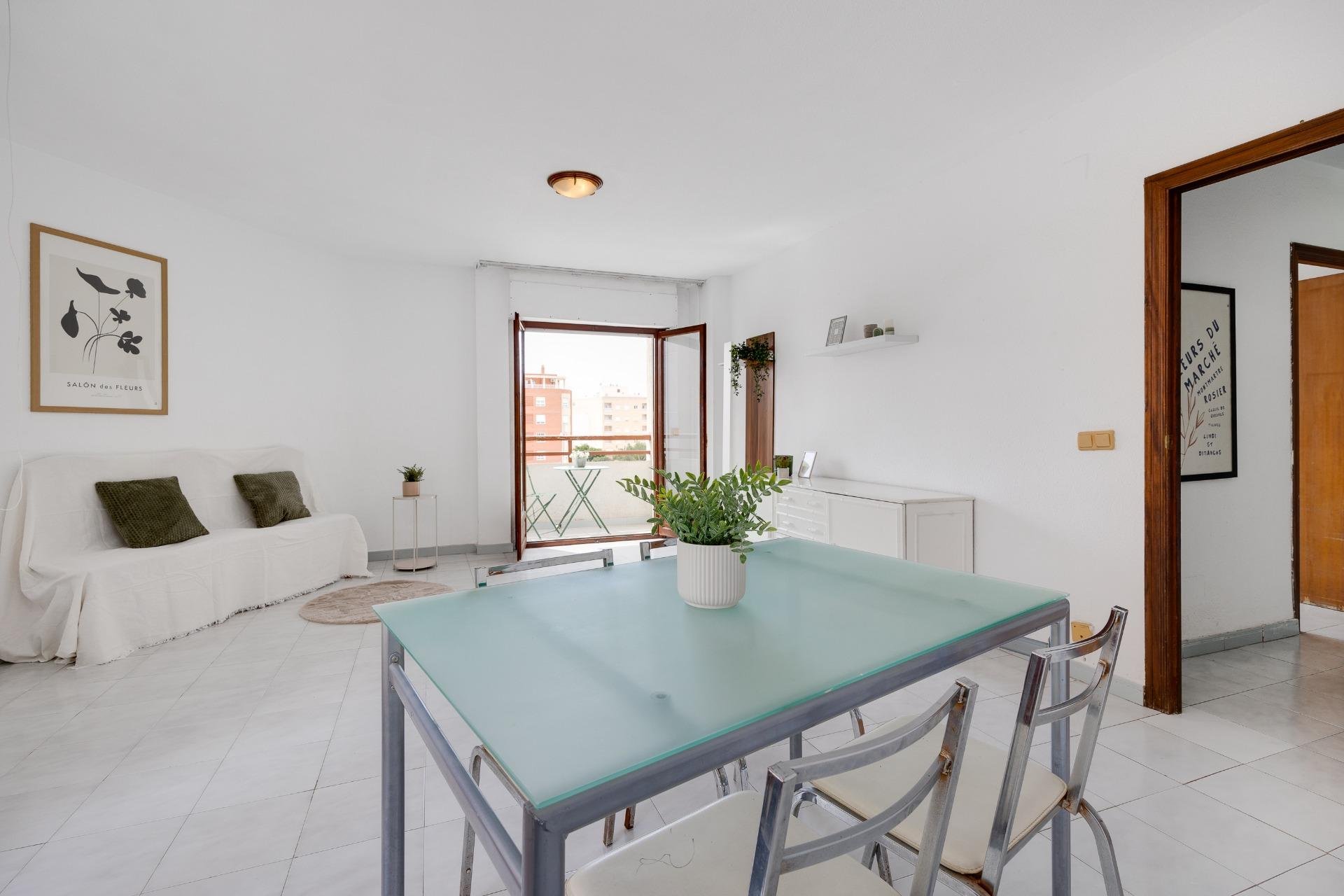 Segunda mano - Apartamento -
Torrevieja - Estacion De Autobuses