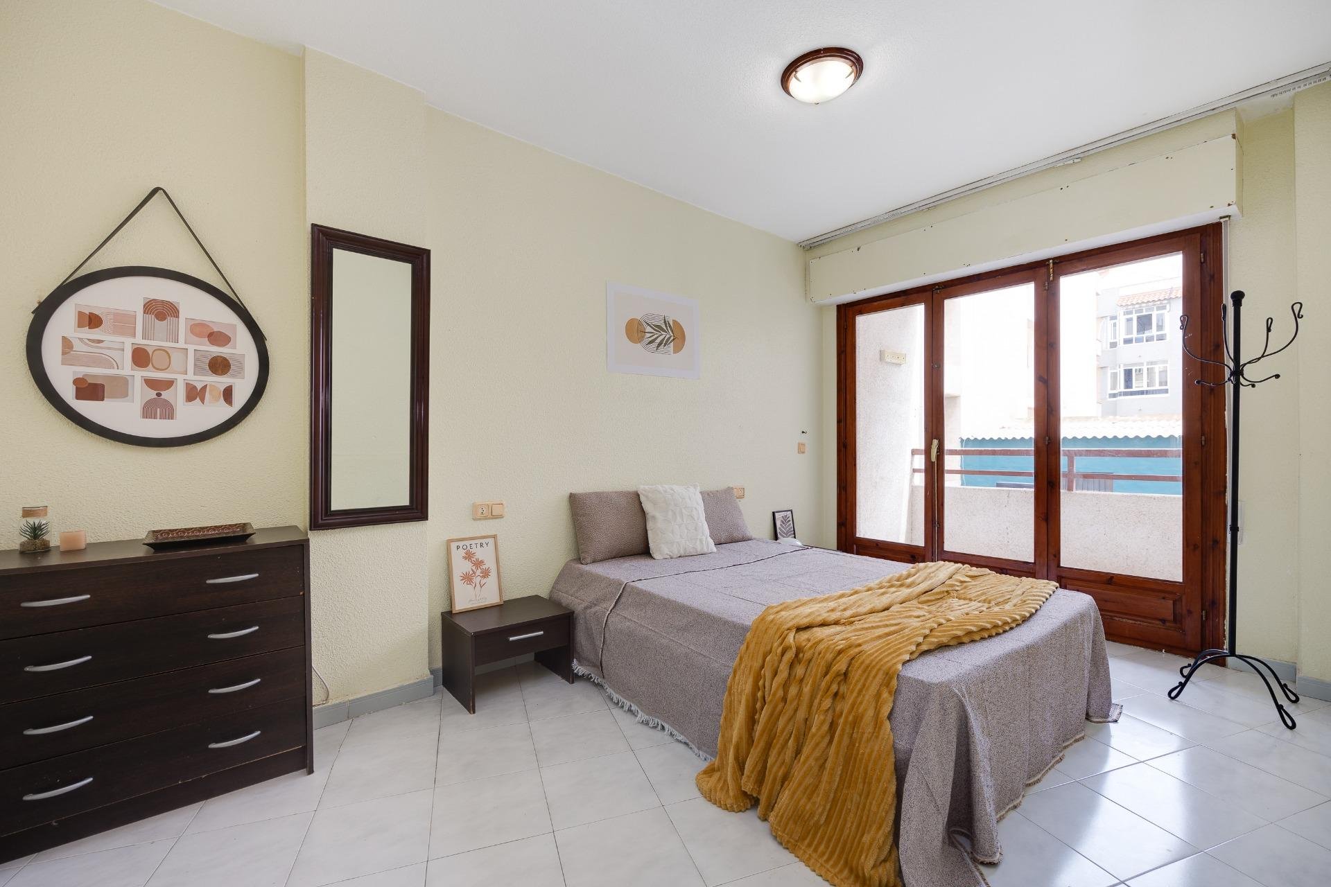 Segunda mano - Apartamento -
Torrevieja - Estacion De Autobuses