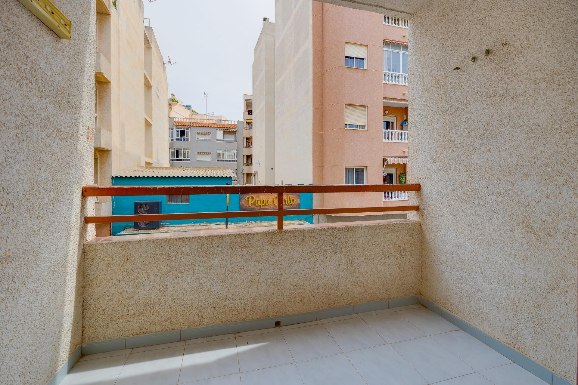 Segunda mano - Apartamento -
Torrevieja - Estacion De Autobuses