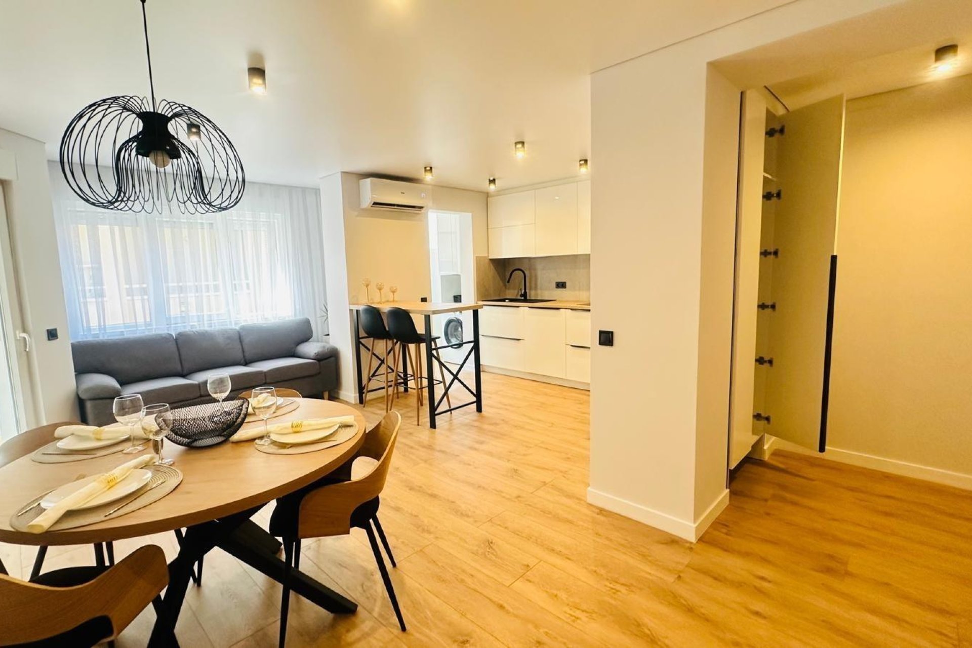 Segunda mano - Apartamento -
Torrevieja - Estacion De Autobuses