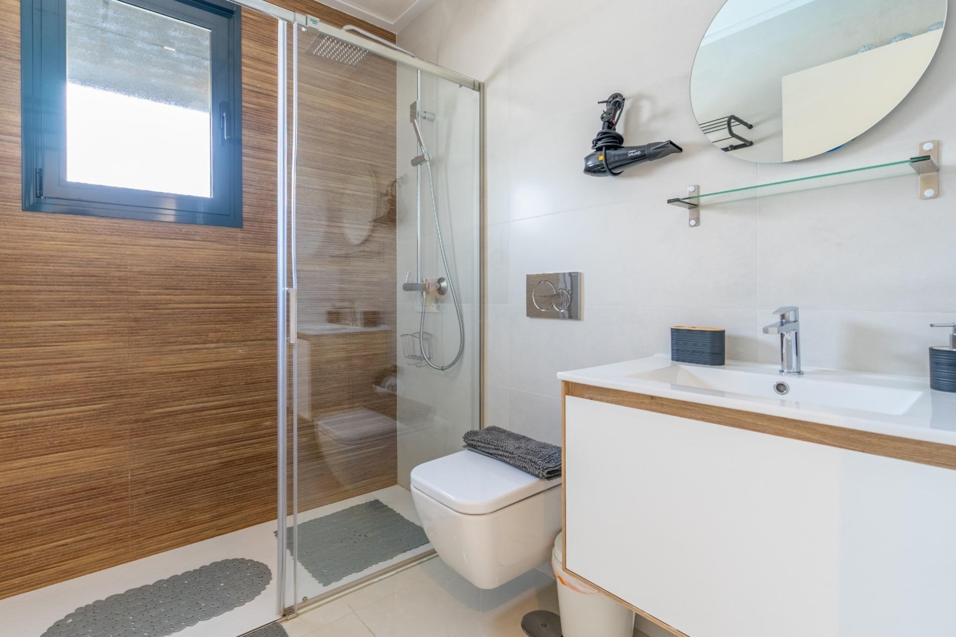 Segunda mano - Apartamento -
Torrevieja - Estacion De Autobuses