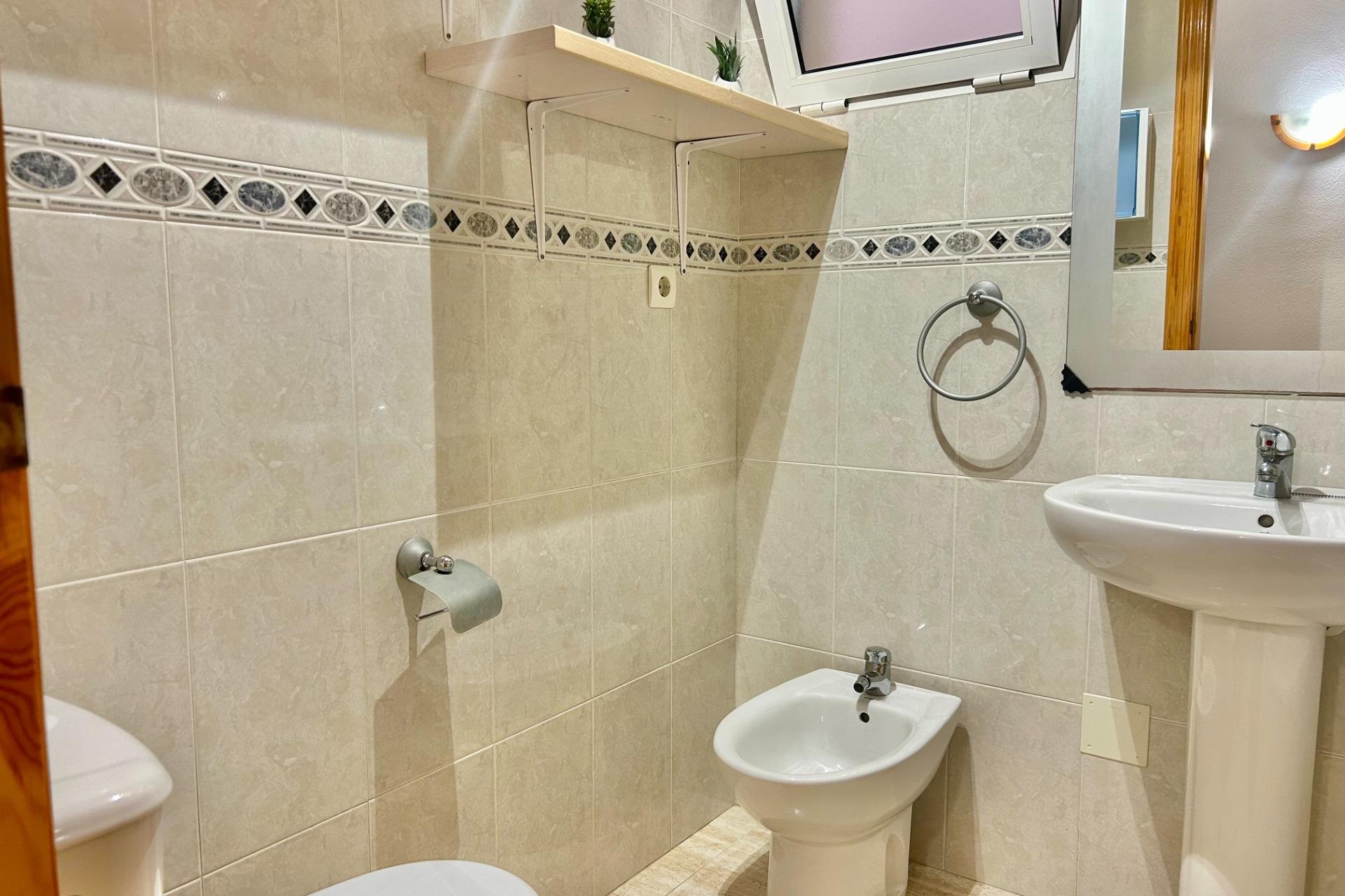 Segunda mano - Apartamento -
Torrevieja - Estacion De Autobuses