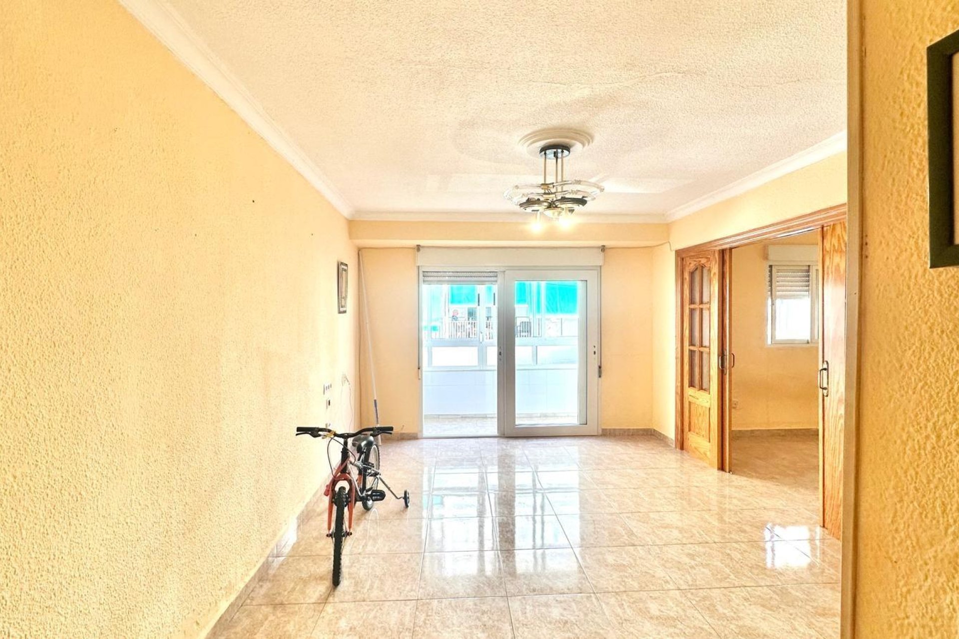 Segunda mano - Apartamento -
Torrevieja - Estacion De Autobuses