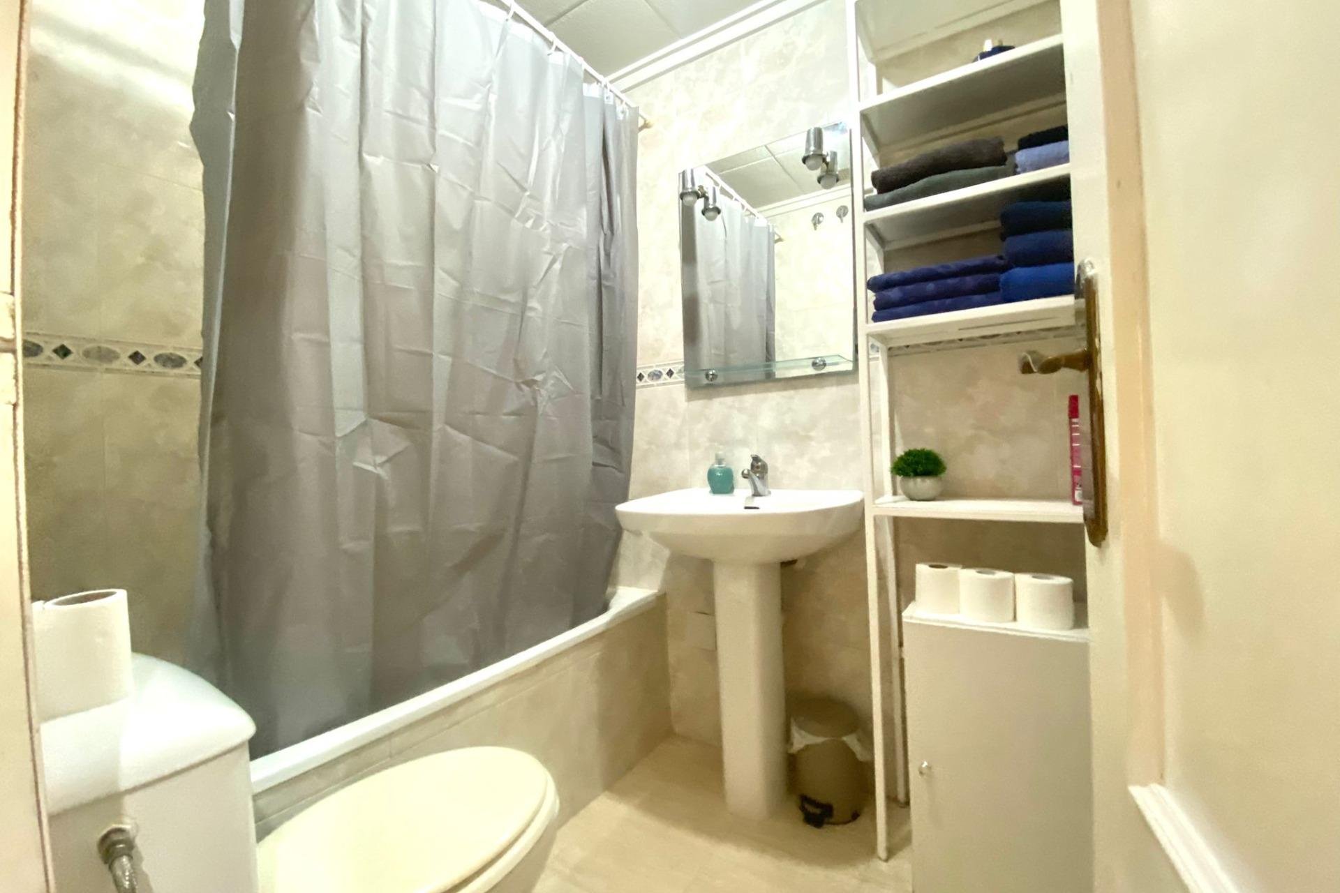 Segunda mano - Apartamento -
Torrevieja - Estacion De Autobuses